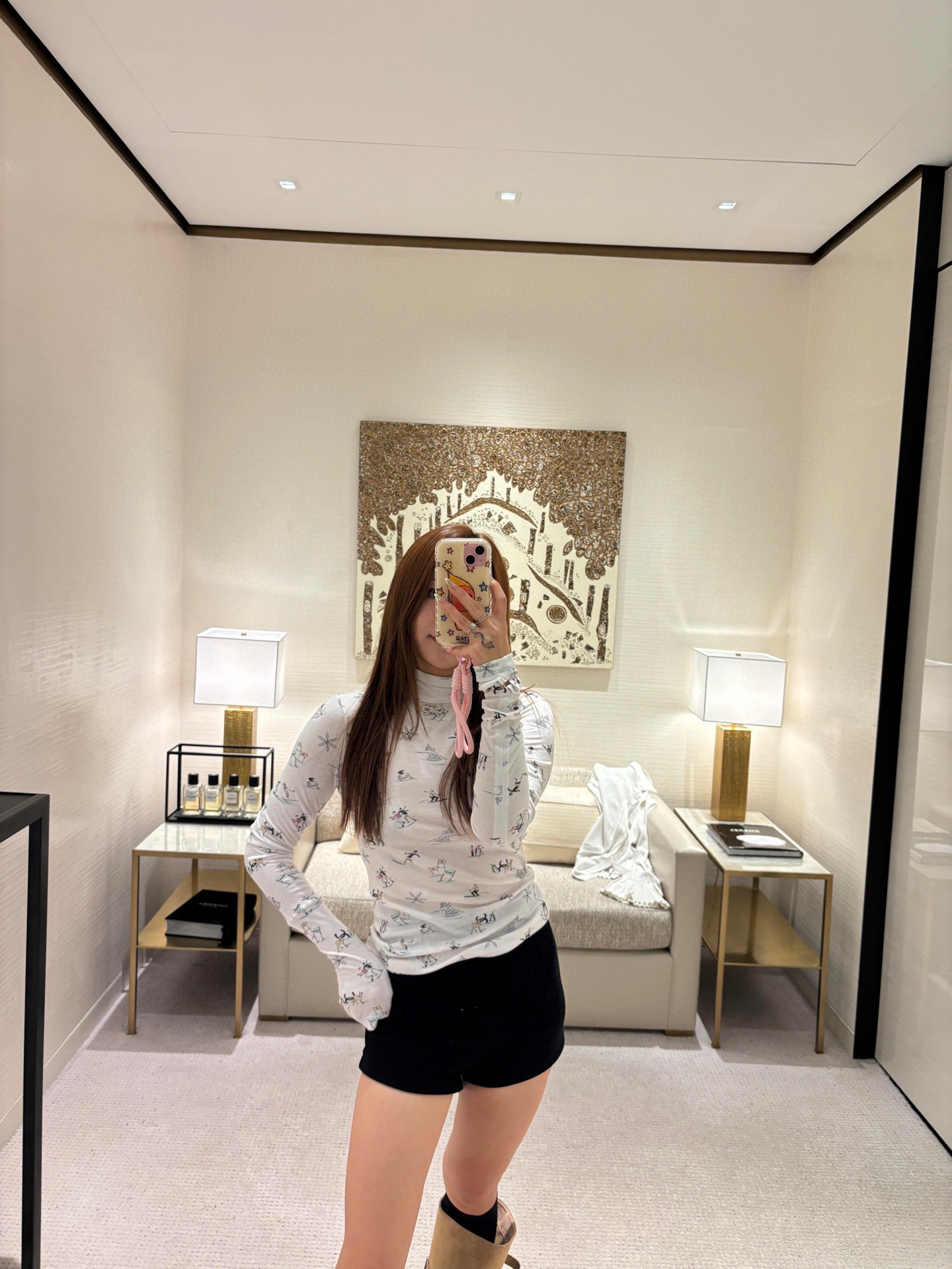 NO:609416,Chan*l 25N ski series hand-painted ski print bow turtleneck bottoming shirt | Exclusively developed by yb!  High quality production!  The original customized cupro silk fabric is soft and skin-friendly, and the skiers, deer, and snowflakes in the Alpine ski resort are all made into hand-painted patterns. The diamond-filled bow on the neckline is the finishing touch!  The blingbling details bring a sense of elegance and are eye-catching without the need for additional accessories!  Recommended for everyone to get one!  The 'universal outfit' for autumn and winter wear, ready for sale S/M/L,,chanel,alexander wang19860909Chan*l 25N滑雪系列 手绘滑雪印花蝴蝶结高领打底衫丨独家yb开发！高版出品！原版定制铜氨丝软薄贴肤面料,把阿尔卑斯雪场的滑雪小人、小鹿、雪花都做成了手绘图案,领口的满钻蝴蝶结是点睛之笔！blingbling的细节自带贵气,不用额外搭配饰品就足够吸睛！推荐人手一件！秋冬穿搭的「万能搭子」现货发售S/M/L,,chanel,alexander wang,Women's clothing