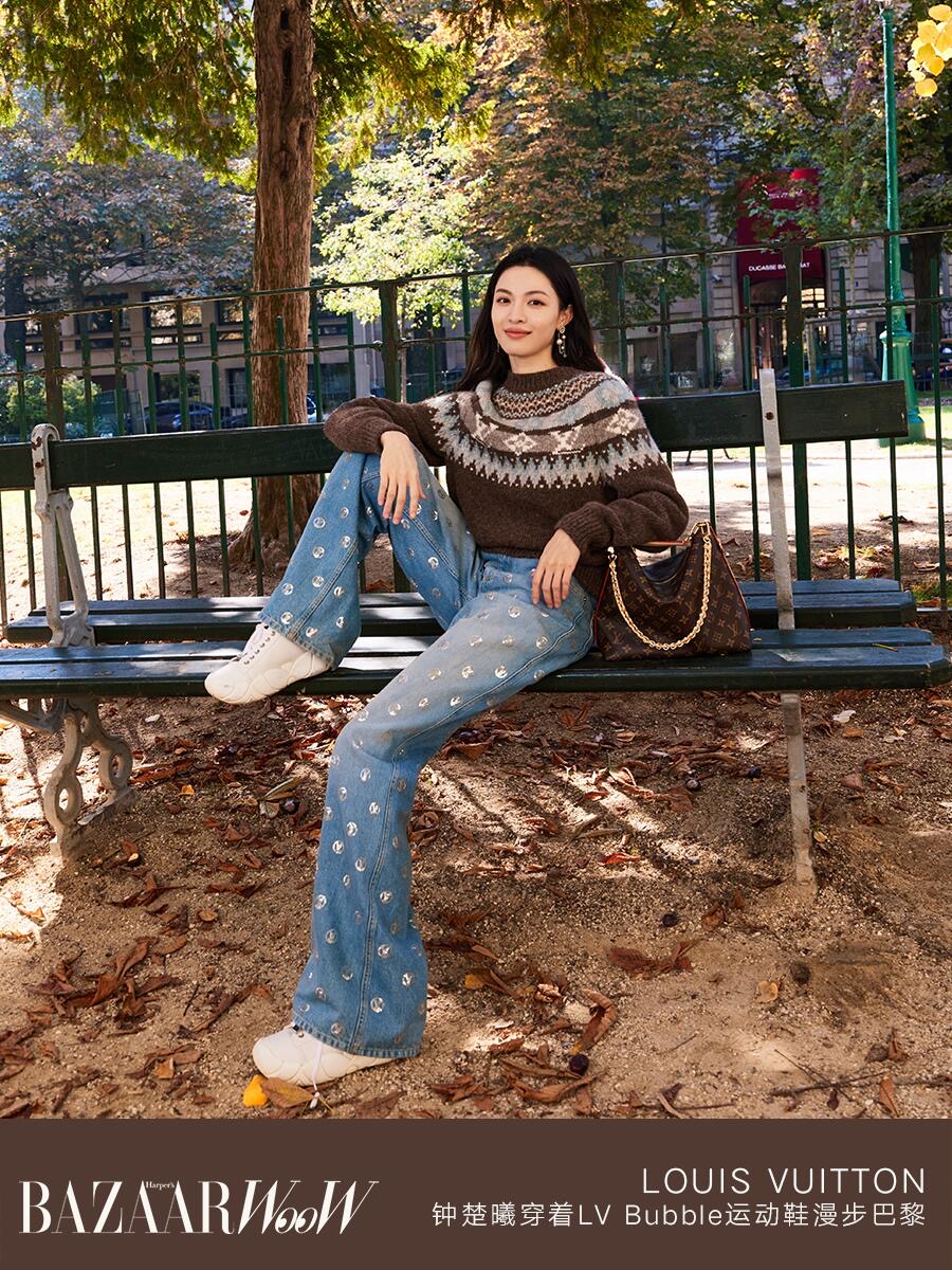 NO:621901,Louis Vuit*on 25 Ski series presbyopic sequined denim wide-leg pants丨Exclusively developed by yb!  High quality production!  The denim fabric is soft and stylish, the sequin workmanship is exquisite but not cheap, the classic presbyopic elements are recognizable, the light-washed denim background + full-print LV presbyopic sequins, the blingbling texture brings focus, the wide-leg version can hide the flesh and bring out the casual aura, and the high-waist cut can also quietly flatter the body proportions ~ ready for sale S/M/L,, louis vuitton, louis vuitton, alexander wang19860909Louis Vuit*on 25 Ski滑雪系列 老花亮片牛仔阔腿裤丨独家yb开发！高版出品！丹宁面料软而有型,亮片工艺精致不廉价,经典老花元素自带辨识度,浅水洗牛仔底色+满印LV老花亮片,blingbling的质感自带焦点,阔腿版型既藏肉又能衬出随性气场,高腰剪裁还能悄悄拉满身材比例~现货发售S/M/L,,louis vuitton,louis vuitton,alexander wang,Women's clothing