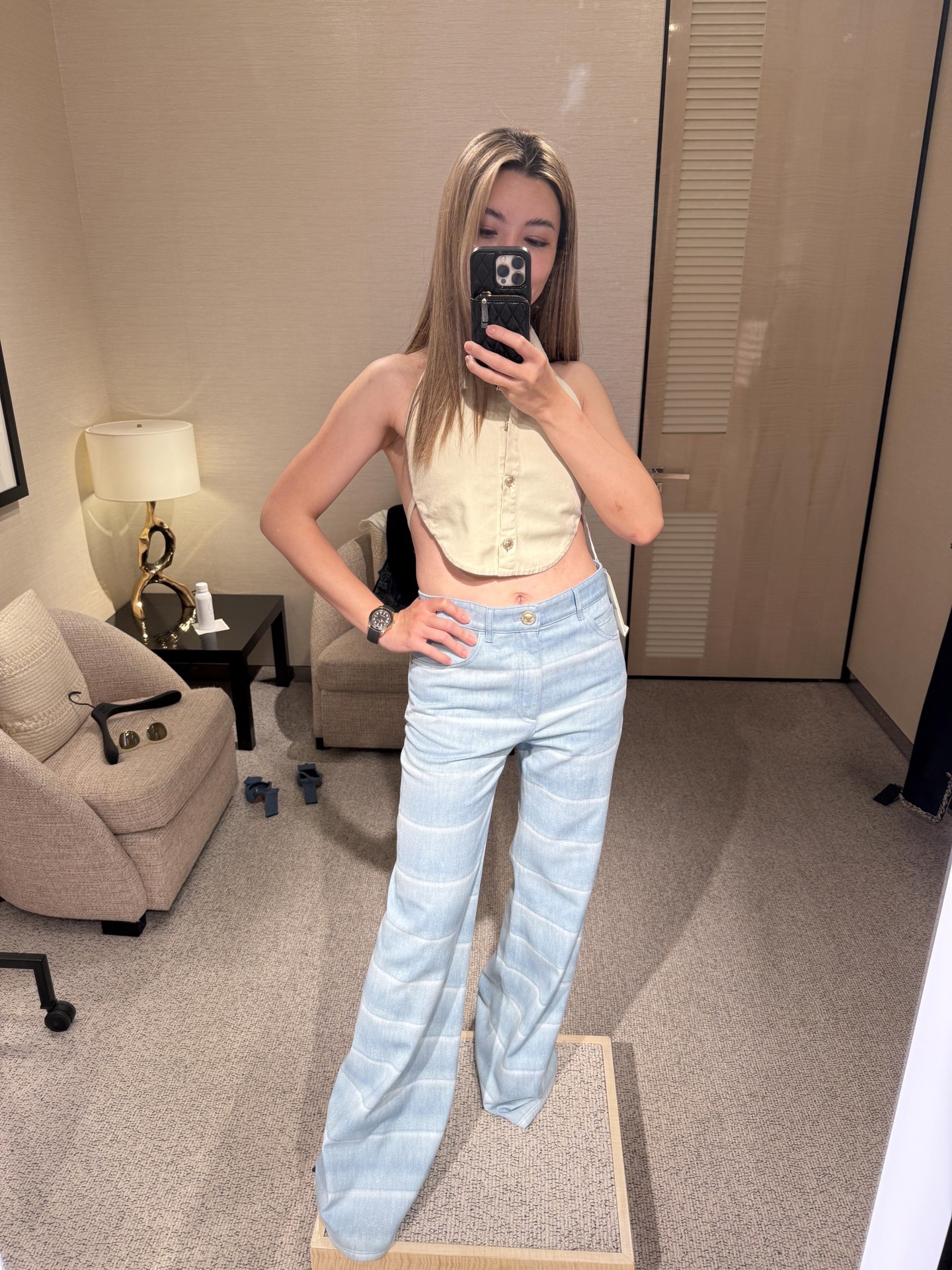 NO:657259,Chan*l 26C early spring new style blue and white striped wide-leg jeans丨exclusively developed by yb!  High quality production!  Selected soft but not slumping denim fabrics, with a delicate drape, blue and white gradient stripes + wide-leg version are the soul of the metal buttons on the waist and invisible stitching on the side, hiding the exquisiteness in casual places; the vertical stripes visually lengthen the leg shape, the loose trousers hide the flesh and are casual, with a lazy and relaxed atmosphere when walking, daily wear does not matter the body shape. The 'relaxed and elegant' is welded on the legs, the king of early spring style!  Available in stock S/M/L,,chanel,jeans,alexander wang19860909Chan*l 26C早春新款 蓝白条纹阔腿牛仔裤丨独家yb开发！高版出品！精选软而不塌的牛仔面料,自带细腻垂坠感,蓝白渐变条纹+阔腿版型是灵魂腰头的金属纽扣、侧边的隐形缝线,把精致藏在不经意处；纵向条纹视觉拉长腿型,宽松裤管藏肉又随性,走动间自带慵懒松弛的氛围,日常穿不挑身形.把“松弛显贵”焊在腿上的早春王炸款！现货发售S/M/L,,chanel,jeans,alexander wang,Women's clothing