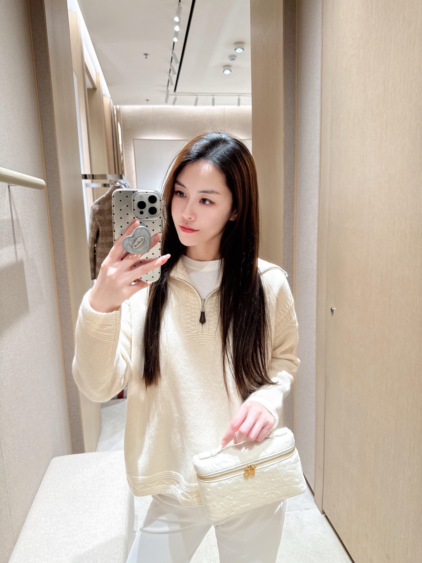 NO:658199,Loro Pia*a 25FW new autumn and winter half-zip lapel cashmere sweater | Exclusively developed by yb!  Top quality production!  Select top-grade cashmere fabric, which is soft, skin-friendly and warm. The half-zip lapel design combines practicality and style. The simple texture knitting is matched with classic colors such as off-white, light gray, dark green, etc., which easily outlines the Italian lazy autumn and winter atmosphere. It can be worn alone or as an inner layer. Ready for sale S/M/L, loro piana, alexander wang19860909Loro Pia*a 25FW秋冬新款 半拉链翻领羊绒针织衫丨独家yb开发！顶级高版出品！甄选顶级羊绒面料,软糯亲肤又保暖,半拉链翻领设计兼具实用性与造型感,简约的肌理针织搭配米白、浅灰、墨绿等经典色系,轻松勾勒意式慵懒的秋冬氛围感,单穿内搭皆出彩.现货发售S/M/L,,loro piana,alexander wang,Women's clothing