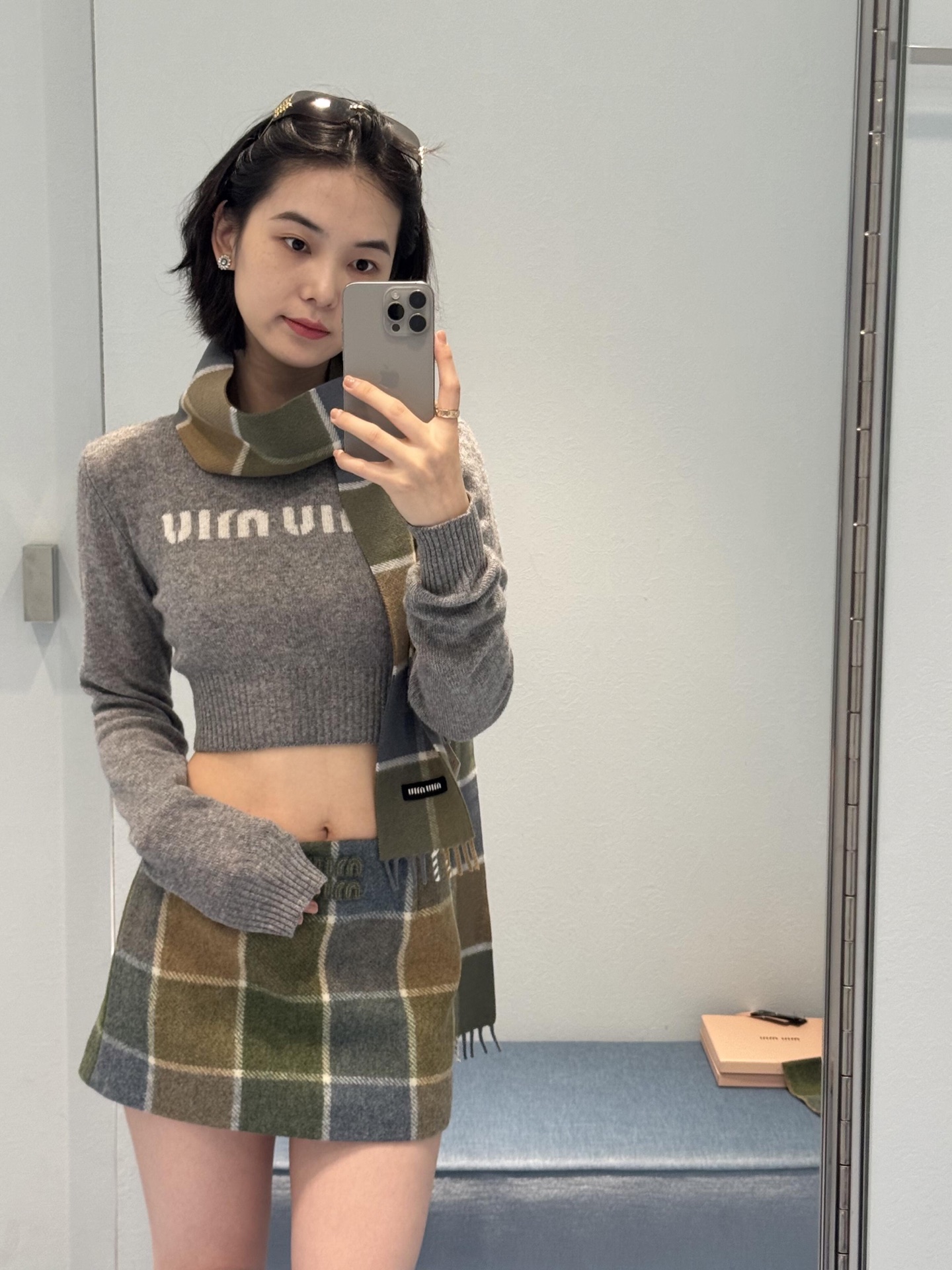 NO:658997,Miu Miu 25FW new autumn and winter contrasting plaid mini skirt丨exclusively developed by yb!  High quality production!  The wool plaid fabric is soft and crisp, and the retro green and brown contrast plaid comes with a retro filter. The mini version is matched with a high-waist design to easily create long legs. It is a must-have item for miu girls ~ ready for sale S/M/L,, miumiu, skirts, alexander wang19860909Miu Miu 25FW秋冬新款 撞色格纹迷你半身裙丨独家yb开发！高版出品！羊毛格纹面料软糯又挺括,复古绿棕撞色格纹自带复古滤镜,迷你版型搭配高腰设计,轻松打造大长腿,miu系女孩必备单品～现货发售S/M/L,,miumiu,skirts,alexander wang,Women's clothing
