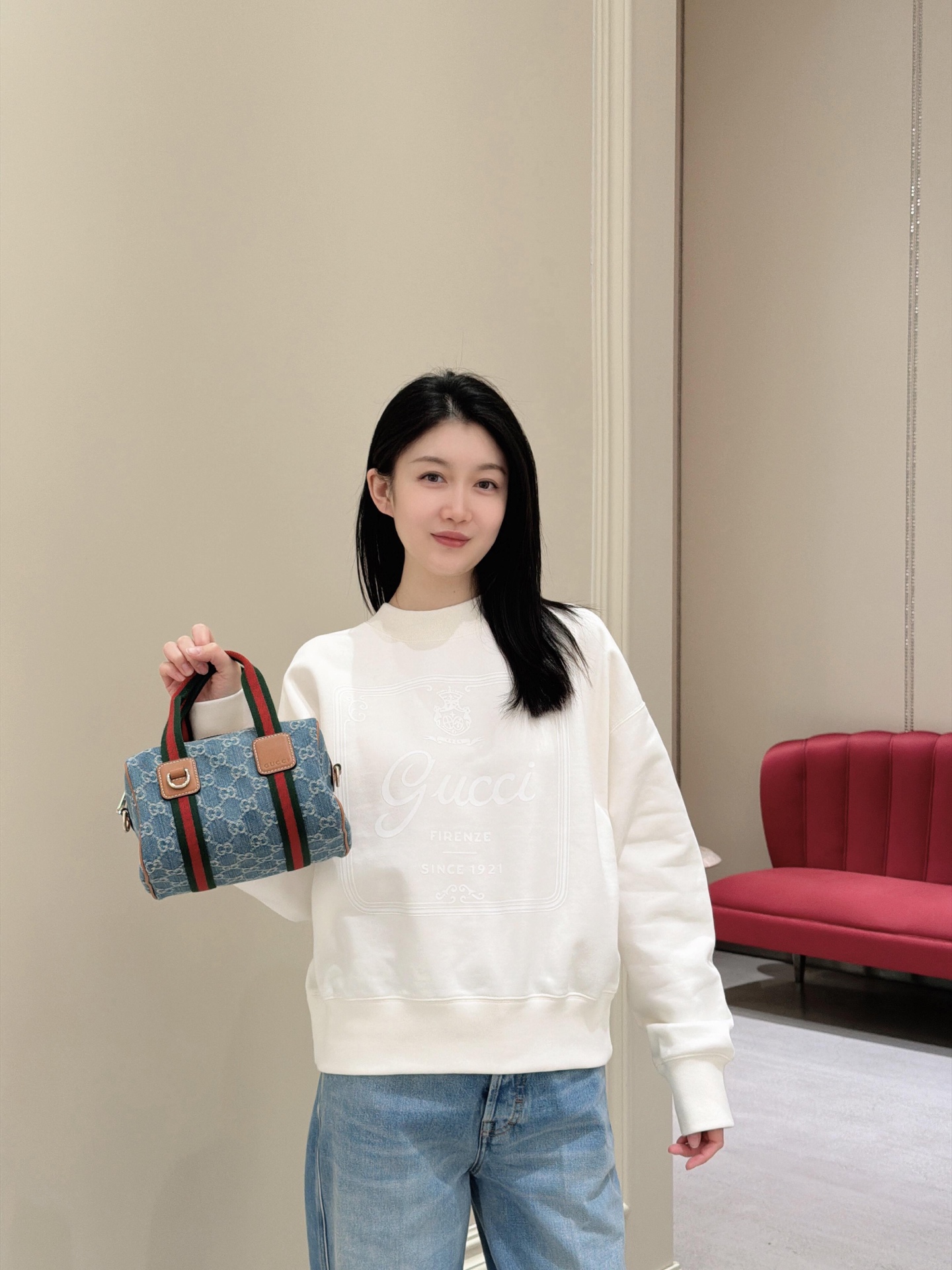 NO:666373,Gu*ci 26SS new early spring letter print round neck sweatshirt丨Exclusive high-end version!  Select soft, waxy and skin-friendly cotton fabrics, comfortable to the touch and stylish. The iconic relief printing technology is exquisite and three-dimensional, the cream white color has a gentle atmosphere, the short and loose silhouette adapts to various body shapes, and it is easy to create a casual and high-end early spring look~ Ready for sale S/M/L,, hoodie, sweatshirts,  19860909Gu*ci 26SS早春新款 字母印花圆领卫衣丨独家高版出品！甄选软糯亲肤的棉质面料,触感舒适又有型.标志性浮雕印花工艺精致立体,奶油白配色自带温柔氛围,短款宽松廓形适配各种身形,轻松打造随性又高级的早春造型～现货发售S/M/L,,hoodie,sweatshirts, ,Women's clothing