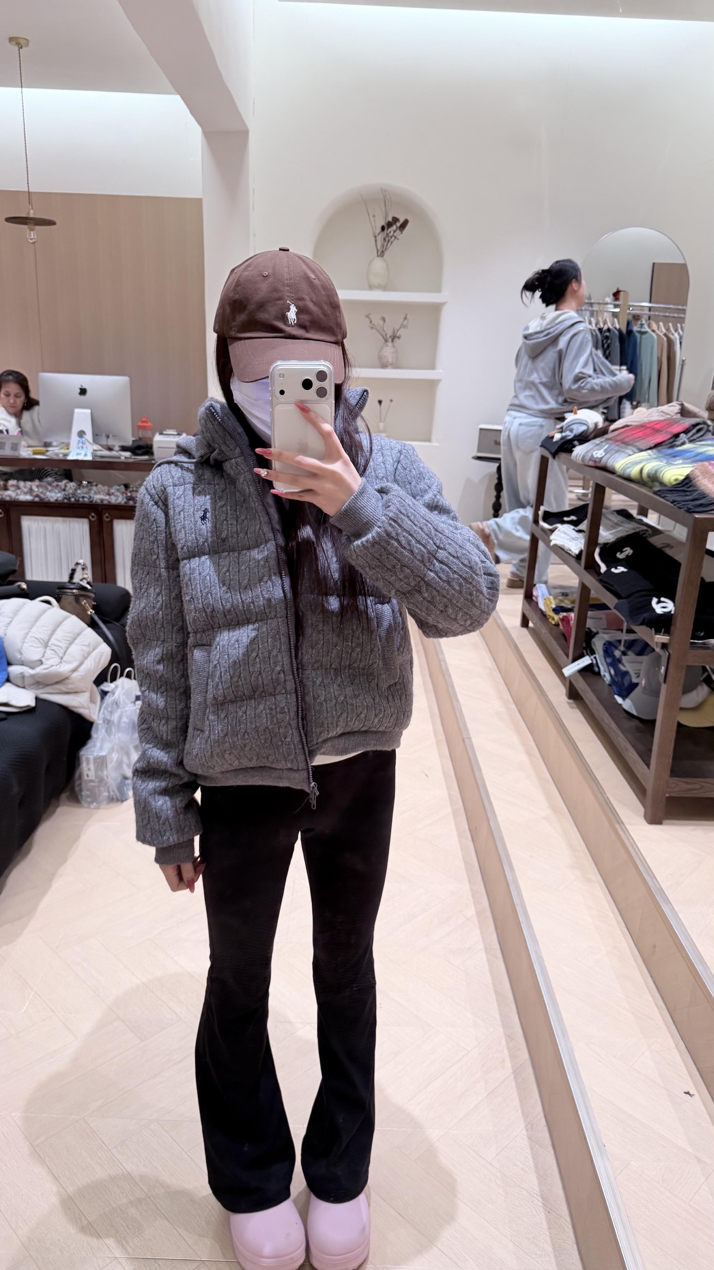 NO:666814,Ralph Lau*en 25Fw new autumn and winter old money style wool cable down jacket hooded jacket丨Exclusively developed by yb!  Top quality production!  Use wool cable knitting and down filling to create new tricks!  The soft and waxy wool texture is paired with fluffy down, which is warm and has the lazy texture of an old-money family. The hooded design makes it more casual. The camel color is gentle and noble, and the gray is low-key and versatile. Whether it is worn with jeans or corduroy pants, it is a relaxed style with a full autumn and winter atmosphere ~ Available now S/M/L,,loro piana,jeans,jackets & coats,down jacket,hats, 19860909Ralph Lau*en 25Fw秋冬新款 老钱风羊毛绞花羽绒服连帽外套丨独家yb开发！顶级高版出品！把羊毛绞花针织和羽绒填充玩出了新花样！软糯的羊毛肌理搭配蓬松羽绒,暖乎乎还自带老钱家族的慵懒质感,连帽设计更添随性.驼色温柔显贵,灰色低调百搭,不管搭牛仔裤还是灯芯绒裤,都是秋冬氛围感拉满的松弛感穿搭～现货发售S/M/L,,loro piana,jeans,jackets & coats,down jacket,hats, ,Women's clothing