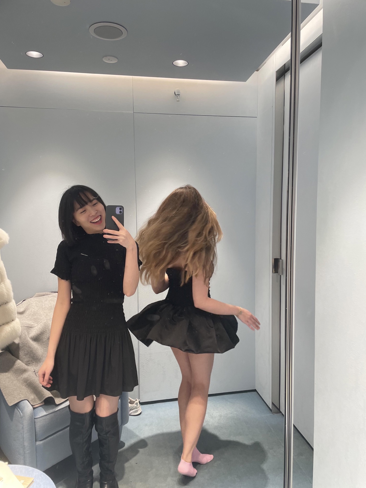 NO:751431,Miumi* 25FW new autumn and winter georgette mini dress丨exclusively developed by yb!  High quality production!  The classic black tone outlines a sweet and cool atmosphere, pleated georgette fabric creates a sense of texture, the stand-up collar + short sleeves design is neat and playful, the waist-cut umbrella hem tailoring easily hides the flesh, the short silhouette elongates the leg line, and the micro-logo embellishes the details, giving it a light and luxurious girly feel ~ ready for sale S/M/L,, miumiu, skirts, T-shirt,19860909Miumi* 25FW秋冬新款 乔其纱迷你连衣裙丨独家yb开发！高版出品！经典黑调勾勒甜酷氛围,褶皱乔其纱面料打造肌理感,立领+短袖设计利落又俏皮,收腰伞摆剪裁轻松藏肉,短款廓形拉长腿部线条,微标标识点缀细节,自带轻奢少女感～现货发售S/M/L,,miumiu,skirts,T-shirt,,Women's clothing