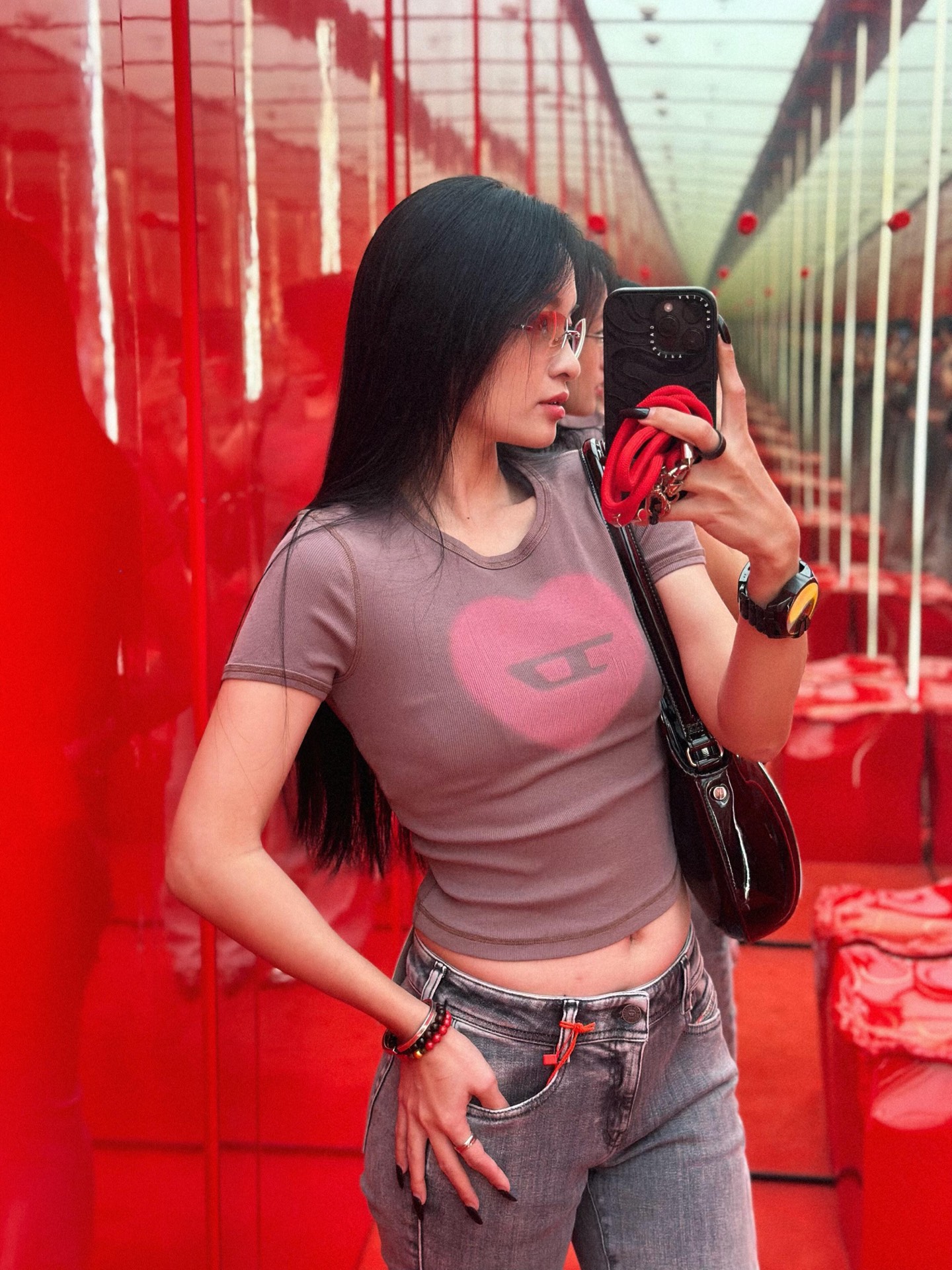 NO:694194,Dies*l 26Ss early spring new love D logo printed short-sleeved T-shirt | Exclusive high-end version!  The soft and glutinous striped knitted fabric fits the body shape, and the short cut neatly outlines the waistline. The gradient love print contrasts with the brand's D logo, and the sweet girl style is cleverly combined with the street feel. Available in pink/coffee/off-white colors, you can wear it alone with denim or layered with a jacket to achieve the casual hot girl look in early spring. Available in stock S/M/L, jackets & coats, T-shirt, tees, t-shirt,19860909Dies*l 26Ss早春新款 爱心D标印花短袖T恤丨独家高版出品！软糯坑条针织面料贴合身形,短款剪裁利落勾勒腰线.渐变爱心印花撞色品牌D标,甜妹风与街头感巧妙融合,粉/咖/米白多色可选,单穿搭牛仔、叠穿配外套都能拿捏早春随性辣妹范.现货发售S/M/L,,jackets & coats,T-shirt,tees，t-shirt,,Women's clothing