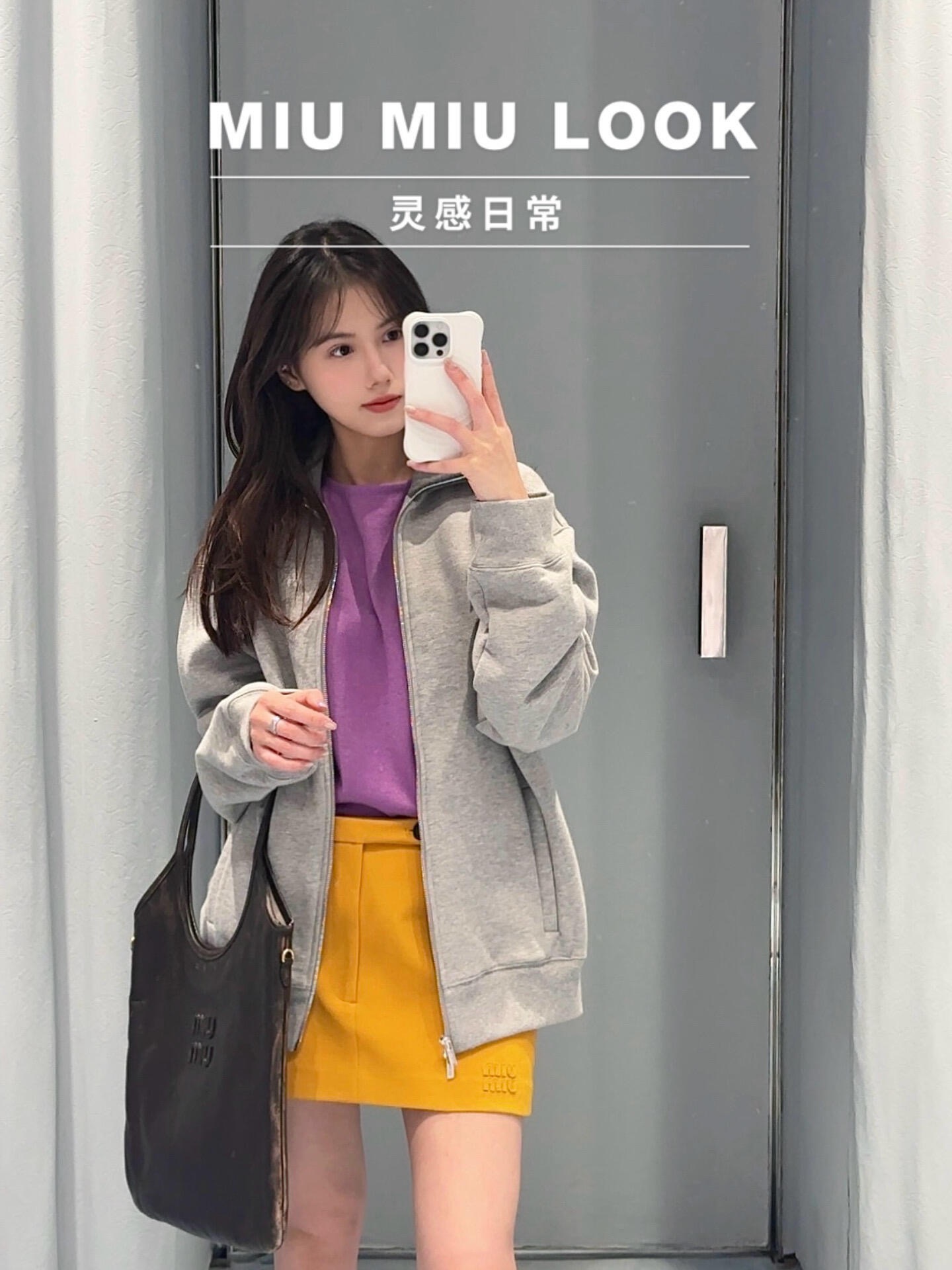 NO:694374,Miu Mi* 26SS early spring new style mid-low waist logo mini skirt丨Exclusively developed by yb!  Top quality production!  Warm ginger tones brighten the spring look, the mid-low waist cut outlines the neat waistline, and the short silhouette gives off a smart and girly look. The delicate fabric is crisp and stylish, and the brand logo is low-key embellished on the side, integrating the sweet, cool and light luxury style into daily life. It is warm when worn with a knitted cardigan.  It has a soft French feel and can be paired with a casual sweatshirt to unlock the casual street style. It is the finishing touch for early spring. Available in stock S/M/L, miumiu, hoodie, sweatshirts, skirts,19860909Miu Mi* 26SS早春新款 中低腰徽标迷你半身裙丨独家yb开发！顶级高版出品！暖调姜黄色调点亮春日造型,中低腰剪裁勾勒利落腰线,短款廓形尽显灵动少女感.细腻面料挺括有型,侧边低调缀饰品牌徽标,将甜酷轻奢风融入日常,搭针织开衫是温柔法式感,配休闲卫衣又能解锁随性街头范,是早春穿搭的点睛之选.现货发售S/M/L,,miumiu,hoodie,sweatshirts,skirts,,Women's clothing