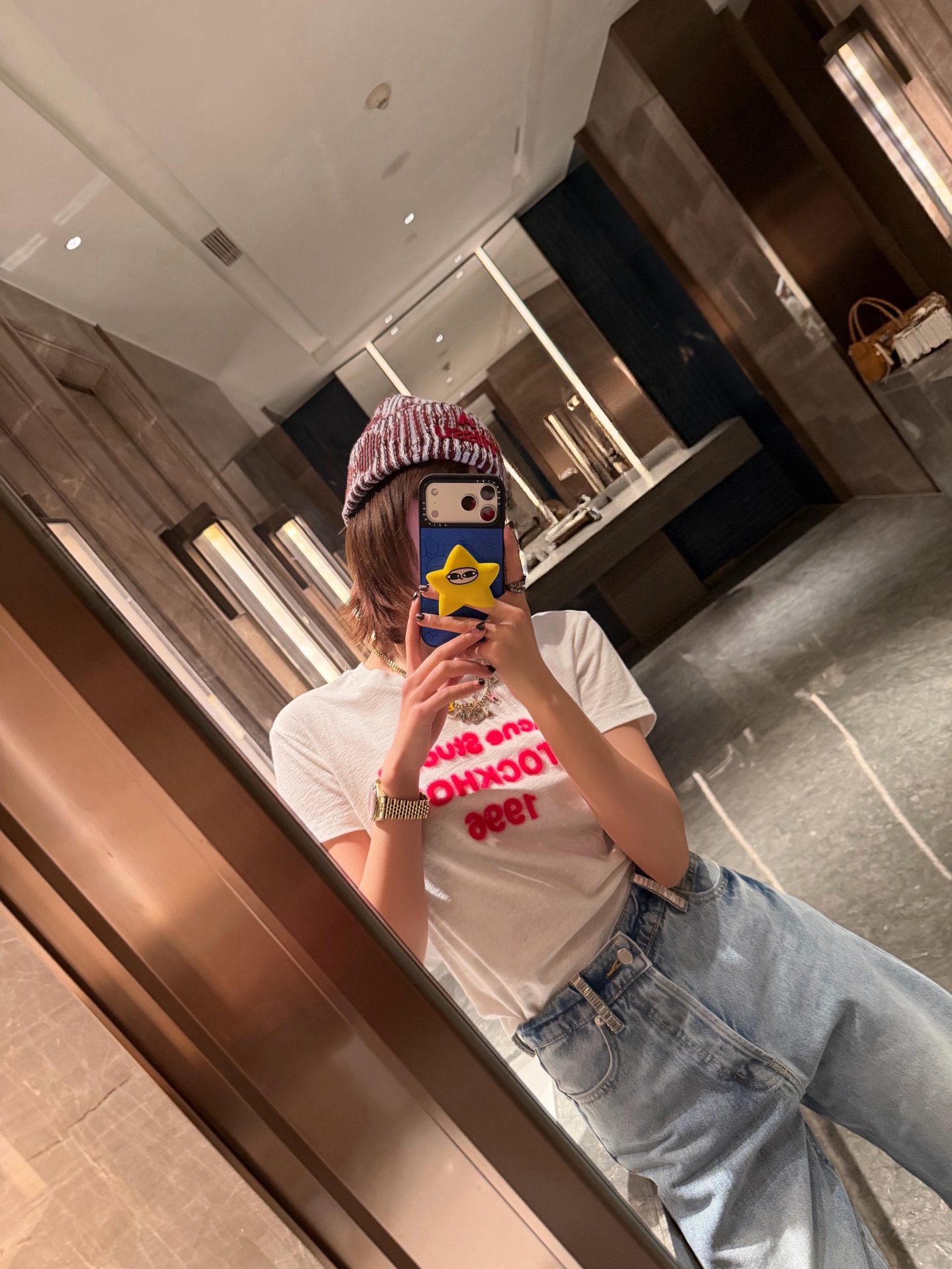 NO:697427,Acne studi* 26Ss limited new 1966 letter printed flocked short-sleeved T-shirt丨Exclusively developed by yb!  Top quality production!  The classic white/black background color highlights the eye-catching rose red flocking letters, and the three-dimensional flocking texture makes the printing more textured, breaking the monotony of the basic T-shirt. The soft cotton fabric is skin-friendly and breathable, and the short slim cut just outlines the waist and abdomen lines. It is easy to wear with wide-leg jeans.  The unique Nordic street style, paired with a skirt, can unlock the sweet and cool girly feeling. The 1966 limited edition logo hides the brand's ingenuity, one piece can become the finishing touch of early spring outfits, and the niche and non-contrasting atmosphere can be directly grasped ~ ready for sale S/M/L,,acne  studios,skirts,jeans,T-shirt,tees,t-shirt,19860909Acne studi* 26Ss限定新款 1966字母印花植绒短袖T恤丨独家yb开发！顶级高版出品！经典的白/黑底色撞亮眼玫红植绒字母,立体的植绒纹理让印花更有质感,打破基础款T恤的单调.软乎乎的棉质面料亲肤又透气,短款修身剪裁刚好勾勒出腰腹线条,搭阔腿牛仔裤是随性的北欧街头风,配半身裙又能解锁甜酷少女感.1966限定标识暗藏品牌巧思,一件就能成为早春穿搭的点睛之笔,小众不撞款的氛围感直接拿捏～现货发售S/M/L,,acne studios,skirts,jeans,T-shirt,tees，t-shirt,,Women's clothing