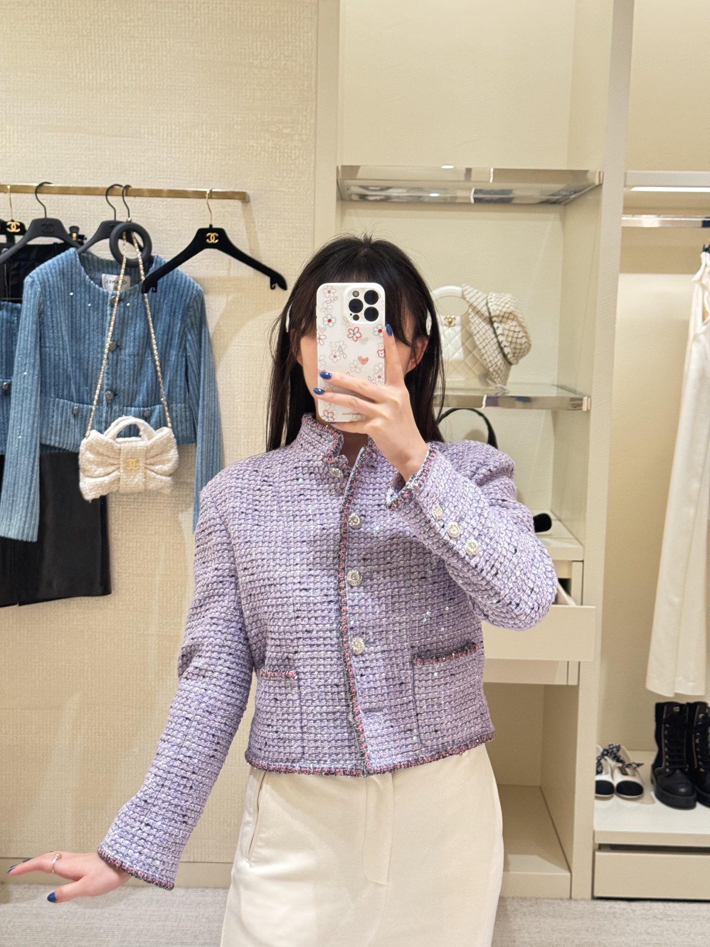 NO:717464,Chane* 26C Advanced Handmade Workshop Series New Purple Sequined Tweed Jacket丨Exclusively developed by yb!  High quality production!  The combination of dreamy purple + diamond glitter will really shine in the sun. The short stand-up collar version shows great proportions. The tweed fabric is crisp and textured, and it has the aura of a wealthy daughter!  Paired with a white skirt, you will be the heroine of a dinner party. Paired with jeans, it is cool and sweet. It can be worn casually on the street and is a great classic. It will never go out of style. Buy one that can be worn for ten years!  This wave must be rushed!  Available in stock S/M/L,,chanel,skirts,jeans,jackets & coats,19860909Chane* 26C高级手工坊系列新款 紫色亮片粗花呢外套丨独家yb开发！高版出品！梦幻紫+碎钻闪片的组合,在阳光下真的会发光短款立领版型巨显比例,粗花呢面料挺括又有质感,自带富家千金气场！搭配白裙是晚宴女主角,配牛仔裤又酷又甜,日常出街随便搭都赢很大经典永不过时,买一件能穿十年的那种！这波必须冲！现货发售S/M/L,,chanel,skirts,jeans,jackets & coats,,Women's clothing