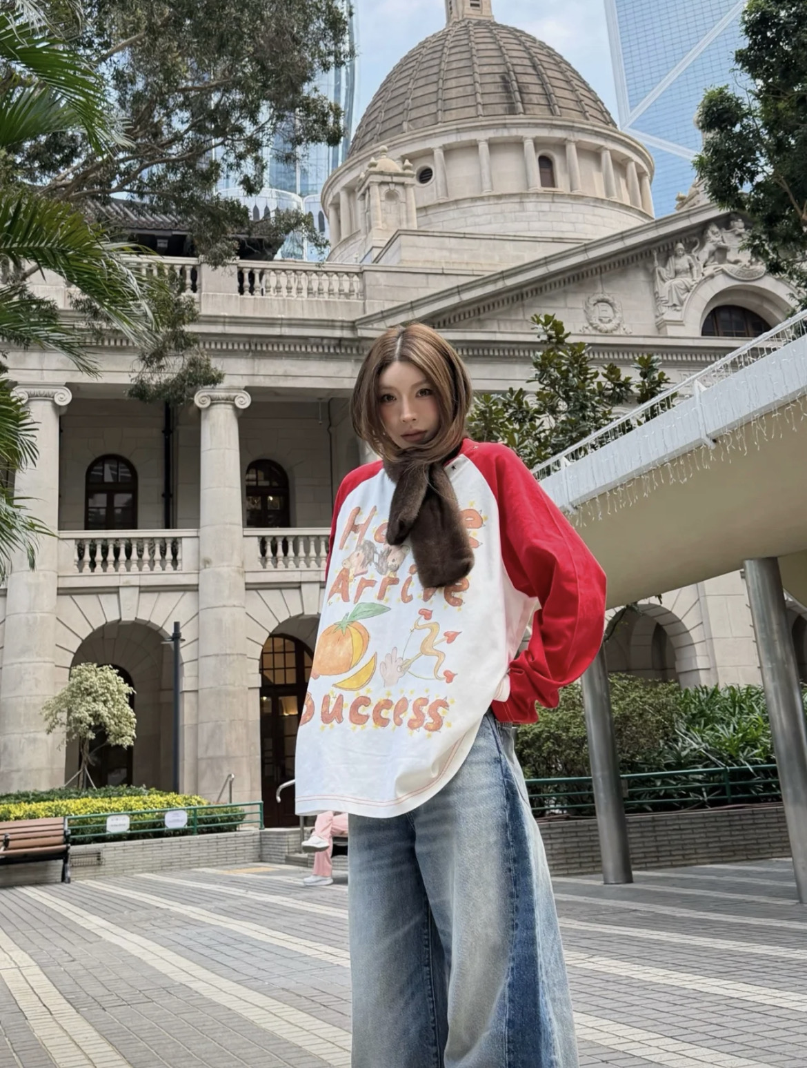 NO:730811,CHEE*I UPI 26SS Early Spring Year of the Horse New Year series contrasting printed long-sleeved T-shirt | Exclusive high-end version!  The classic red and white contrasting raglan sleeve style has a New Year vibe. The overall fit is loose and oversize, making it lazy and casual to wear!  The graffiti hand-painted color combination is full of fun, and the front is full of childlike pony patterns. The cartoon retro and playful print [Wow] is fashionable and versatile. It is very nice to wear alone or with inner layers. The classic small round neck design is simple and easy to wear. It attracts full attention when walking on the street!  It feels lazy and casual and is so wearable!  The kind that has its own slimming properties and can’t be taken off!  Easily fits all body types!  Fashionistas, why not use pure cotton material, which is extremely comfortable!  Babies, you must make arrangements to welcome the New Year!  Close your eyes and rush!  Available now, one size fits all (F), versace, tees, t-shirt,19860909CHEE*I UPI 26SS早春马年贺岁款系列撞色印花长袖T恤丨独家高版出品！新年氛经典的红白撞色插肩袖款式,整体版型偏宽松oversize,穿起来慵懒又随性！涂鸦手绘色彩搭配趣味感十足,正面印满了童趣满满的小马图案 卡通复古又俏皮印花[哇] 时髦百搭 单穿内搭都很nice 经典的小圆领设计简洁好穿 走在街上吸睛度满分！慵懒又随意感觉真的太好穿了！自带显瘦属性 脱不下来的那种！各种体型都能轻松驾驭！时髦精们BI入好吧采用纯棉材质舒适度爆表！宝宝们 迎新年必须安排上呀！都给我闭眼冲！现货发售 均码（F）,,versace,tees，t-shirt,,Women's clothing