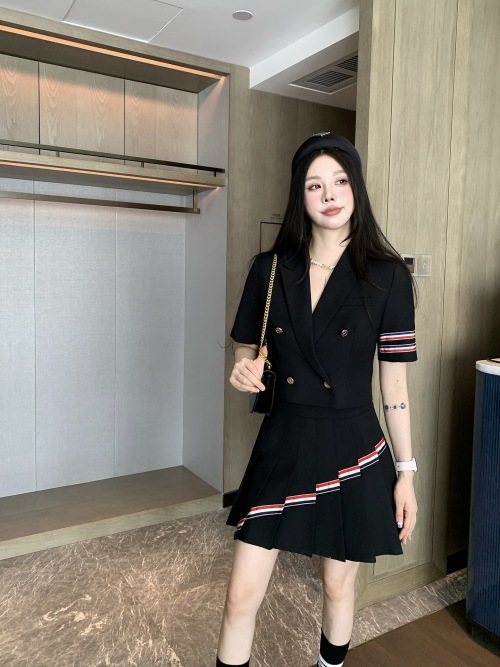 Thom Browne 25SS Short Blazer and Pleated Skirt Set with Ribbon Detail 1 Thom Browne 25SS Short Blazer and Pleated Skirt Set with Ribbon Detail