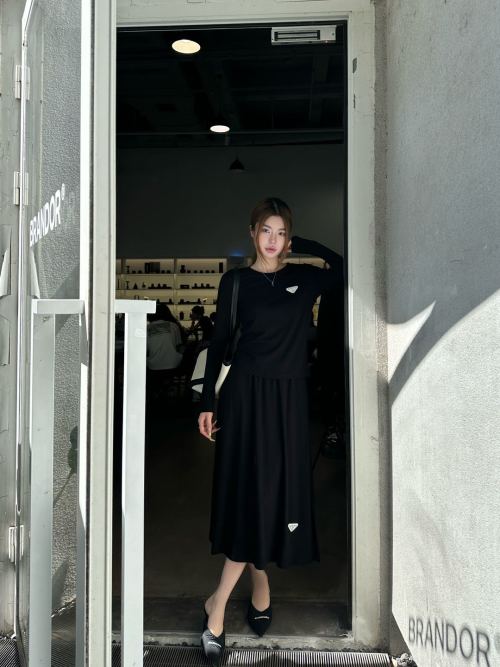 Prada 2025 Early Autumn Set: Elegant Long Sleeve Top & Midi Ribbed Skirt 1 Prada 2025 Early Autumn Set: Elegant Long Sleeve Top & Midi Ribbed Skirt