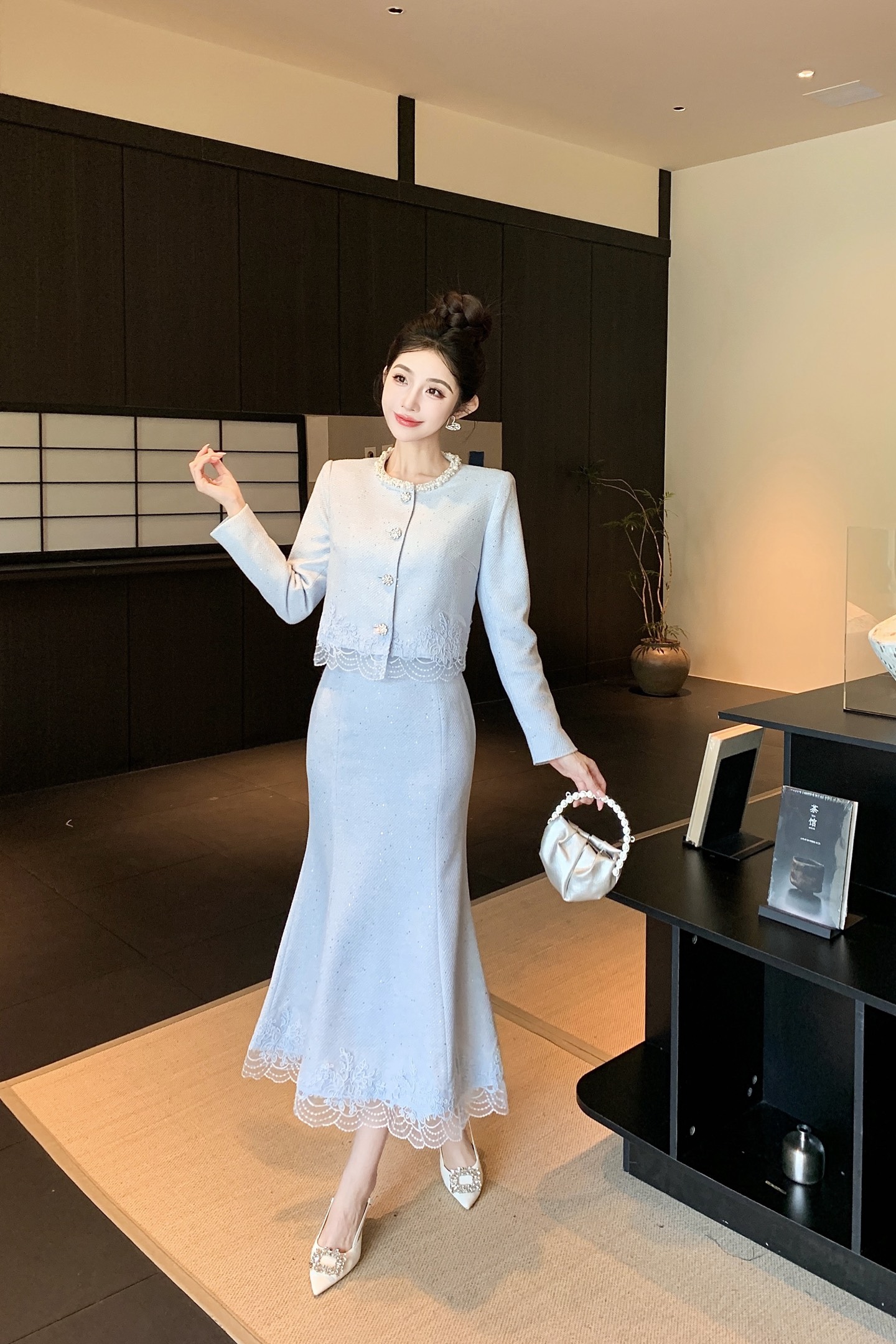 NO:575852,Style No. G25101875 Self-portrai* new SP home high-end customized elegant lady two-piece suit!  Sequin braided slub lace water-soluble lace spliced ​​with diamond beads round neck short jacket top mid-length hip-hugging fishtail skirt!  Yellow, blue, (M size shoulder width 38 with shoulder pads, bust 96, sleeve length 57, dress length 41 excluding lace; skirt waist 72, hip 88, skirt length 77 excluding lace) Hair,,skirts,jackets & coats,alexander wang19860909款号G25101875 Self-portrai*新款SP家高端定制气质名媛两件套装！亮片编织粗纺蕾丝水溶花边拼接镶钻钉珠圆领短款外套上衣中长款包臀鱼尾半身裙！黄色、蓝色、 （M码肩宽38有垫肩,胸围96,袖长57,衣长41不含蕾丝边；裙腰围72,臀围88,裙长77不含蕾丝边）发,,skirts,jackets & coats,alexander wang,Women's clothing
