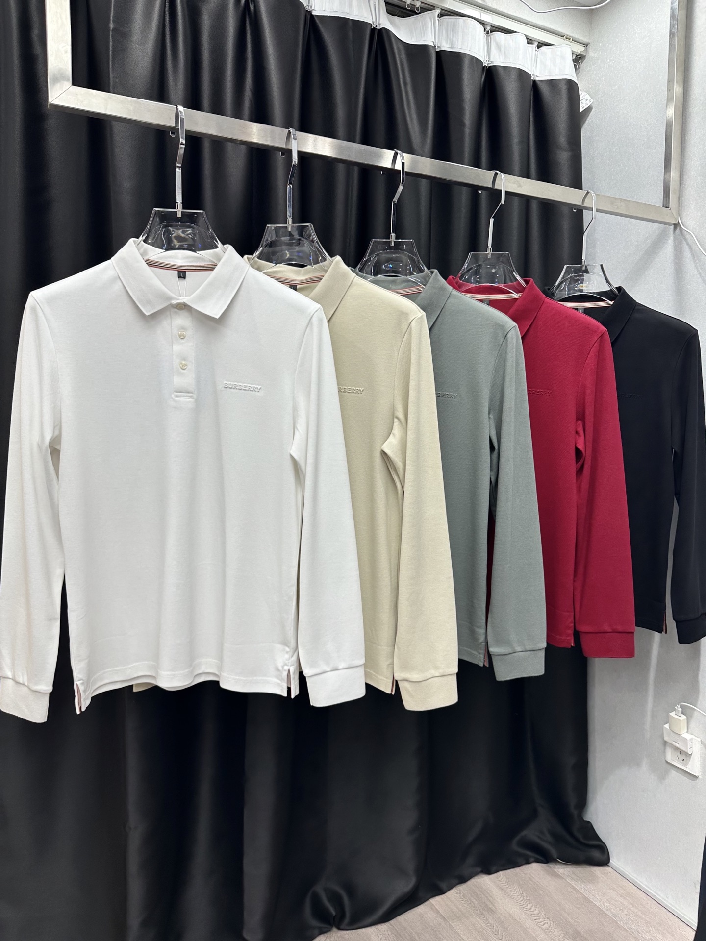 NO:644309,BURBERRY Burberry mercerized Tencel cotton hot product recommendation POLO high-end customized new simple business luxury Polo business casual high-end mercerized pique cotton original custom imported yarn dyeing light and breathable upper body silky and comfortable high-end atmosphere classic versatile code number.M48-4XL58,,burberry,burberry,alexander wang19860909BURBERRY巴宝莉丝光天丝棉 爆品相推荐 POLO高端订制新款简约商务 奢华感Polo 商务休闲高端丝光珠地棉原版定制进口纱线色染轻薄透气 上身丝滑舒适 高端大气经典百搭 码数.M48-4XL58,,burberry,burberry,alexander wang,Men's clothing