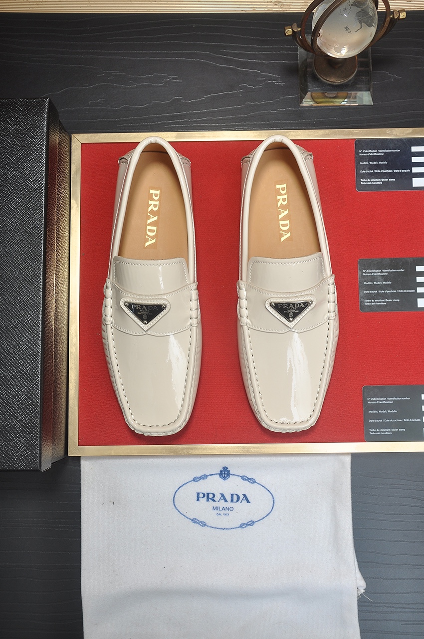 Prada Women's Leather Loafers - Classic Style & Comfortable Fit 2 i1725035151 2707 7