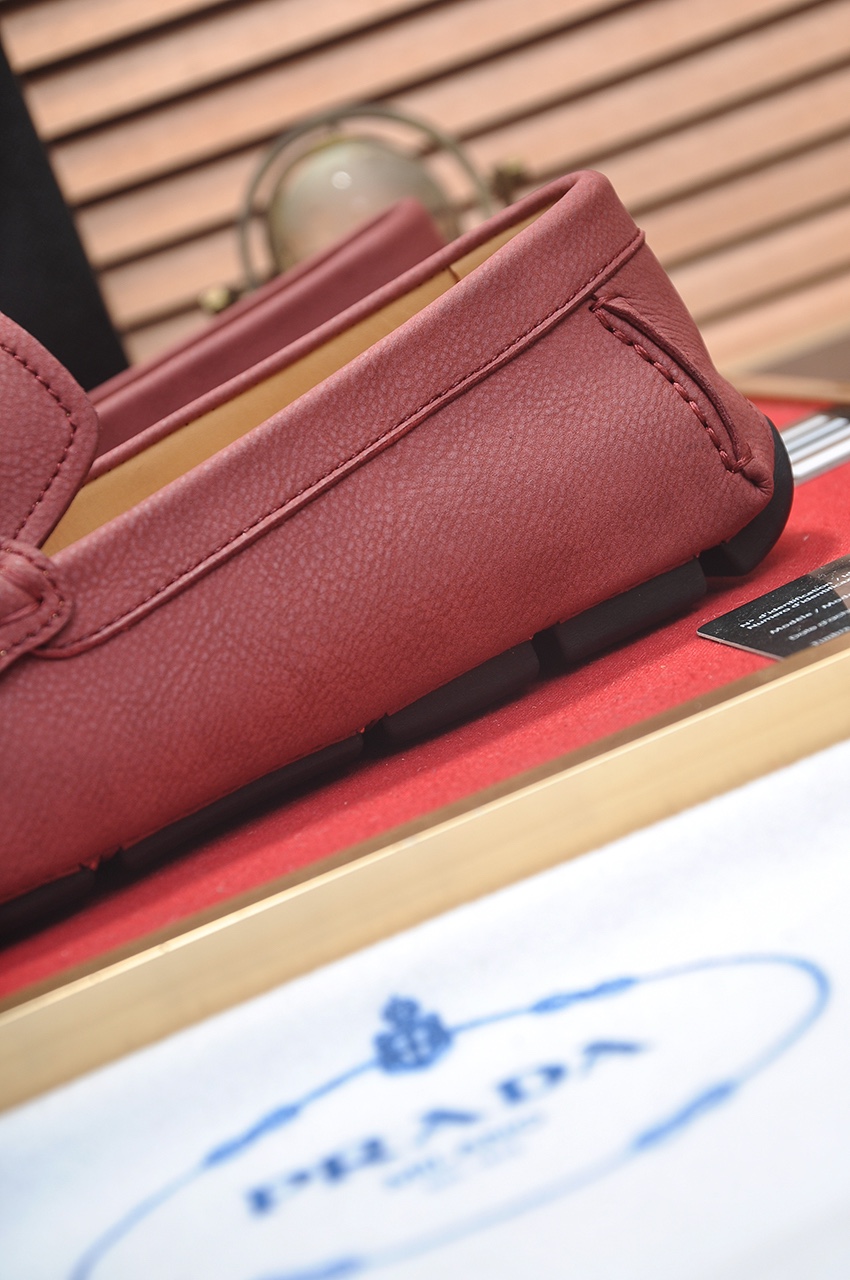 Prada Leather Loafers for Men, Classic Style, Comfortable and Durable 10 i1725035198 2260 5