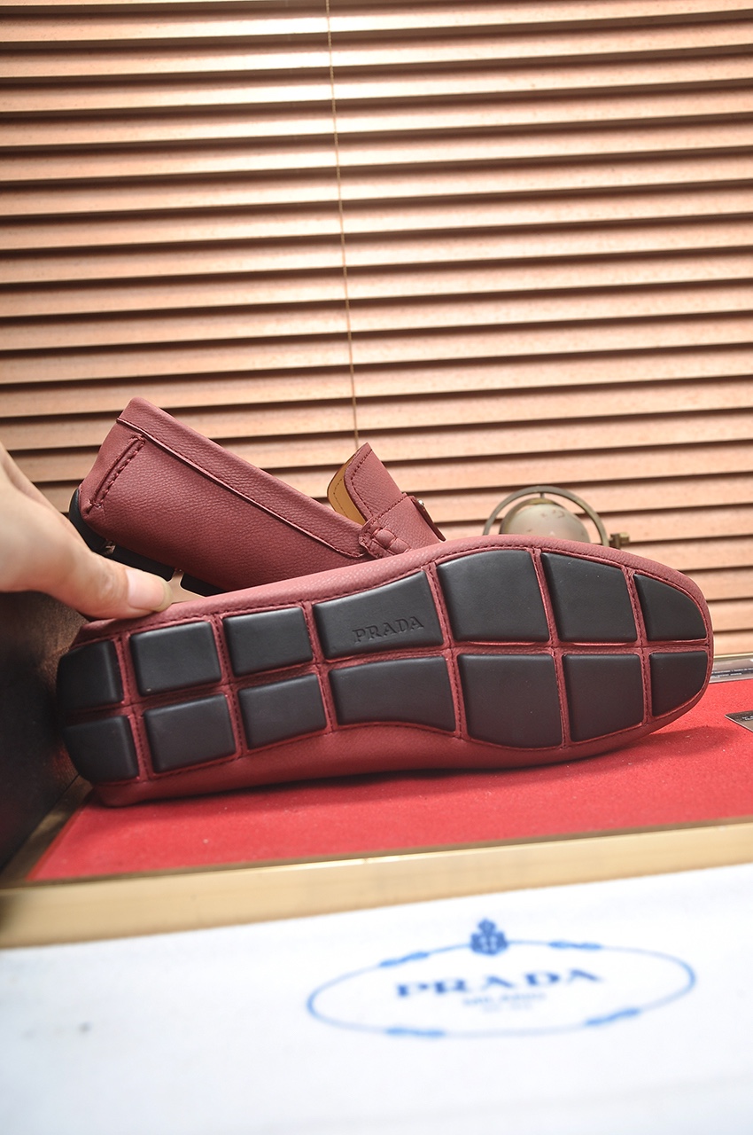 Prada Leather Loafers for Men, Classic Style, Comfortable and Durable 8 i1725035198 22 4