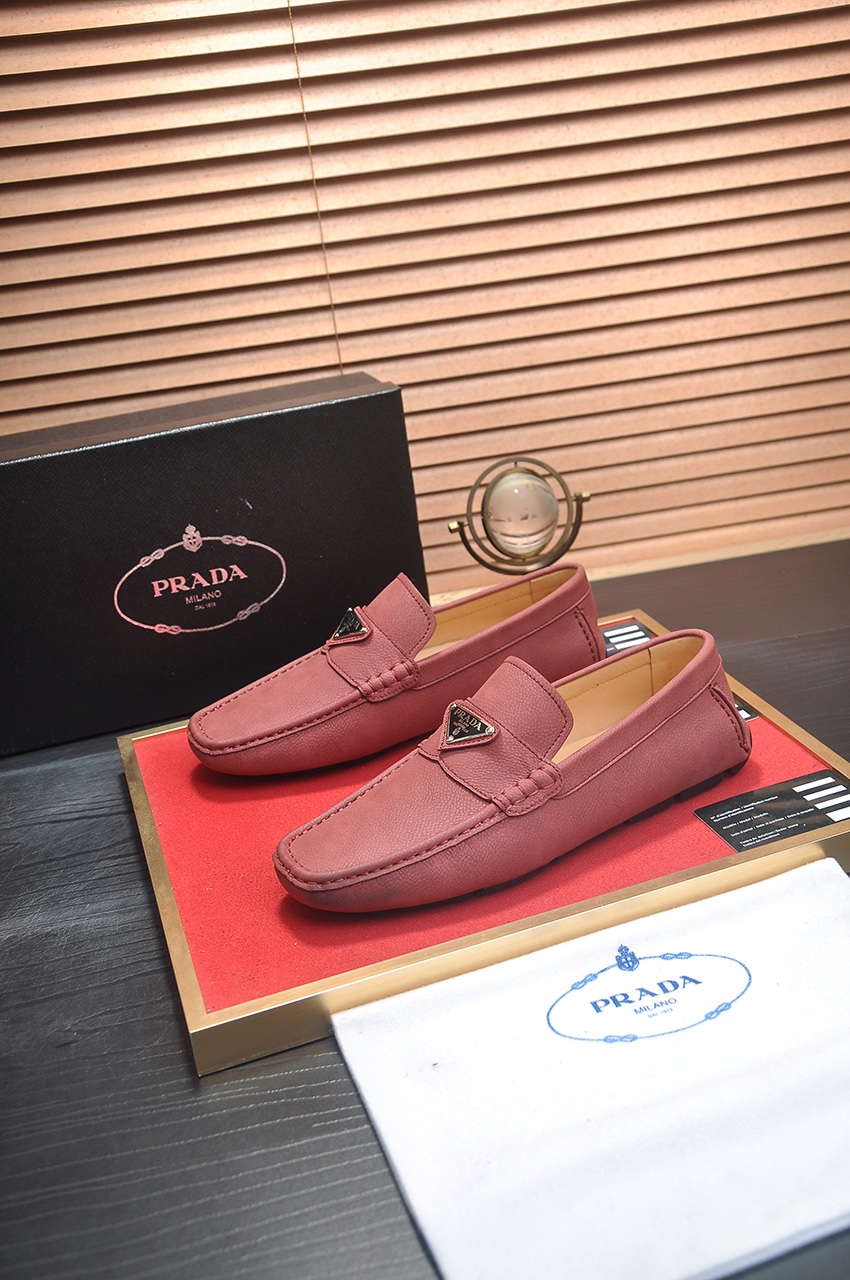 Prada Leather Loafers for Men, Classic Style, Comfortable and Durable 4 i1725035198 2318 0