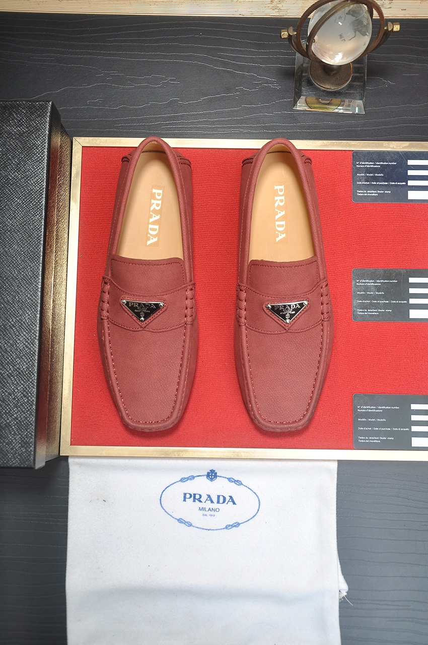 Prada Leather Loafers for Men, Classic Style, Comfortable and Durable 2 i1725035198 6039 3