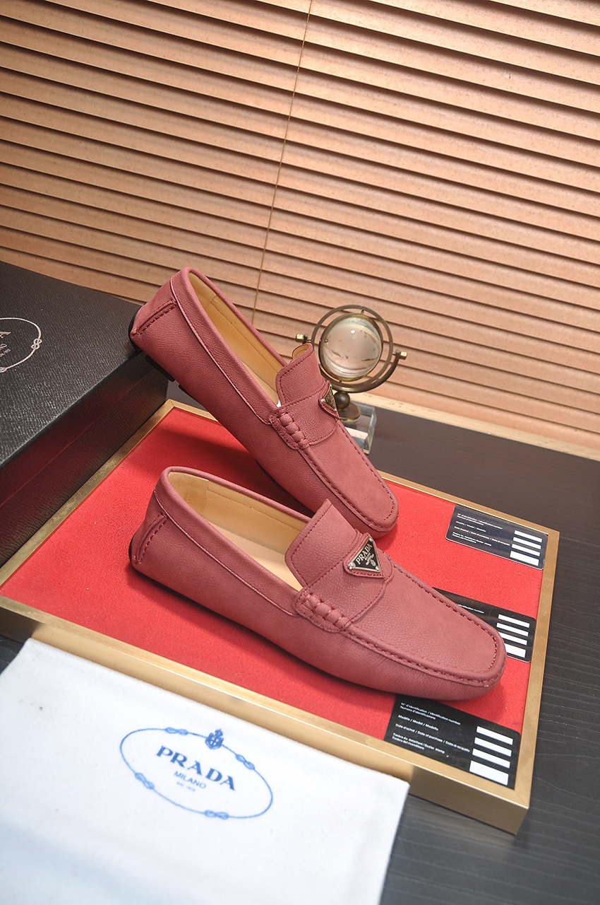 Prada Leather Loafers for Men, Classic Style, Comfortable and Durable 7 i1725035198 6370 6
