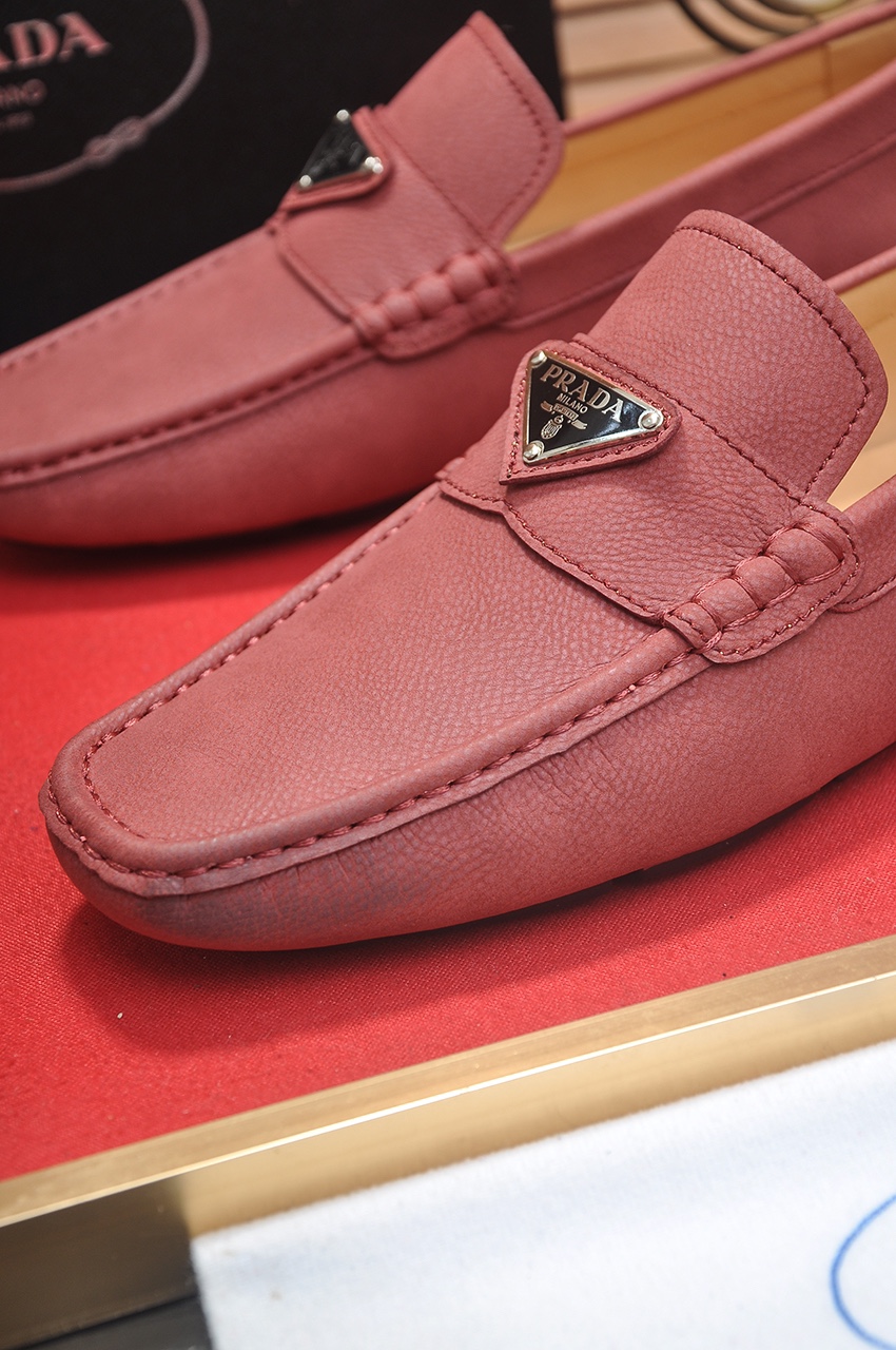 Prada Leather Loafers for Men, Classic Style, Comfortable and Durable 9 i1725035198 9657 2