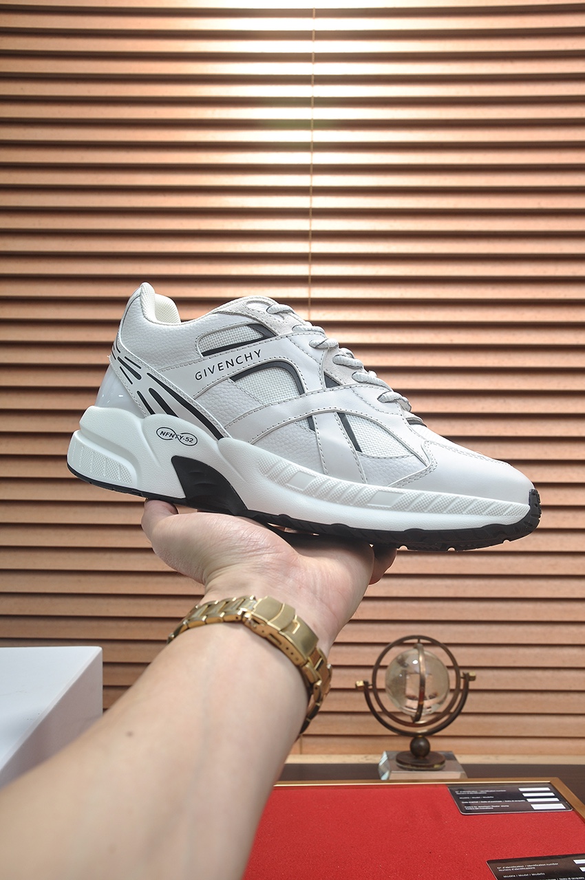 NO:278244,[GIVENCHY.Givenchy] The counter is sold simultaneously with uppers imported from Italy. The printed fabrics are luxurious. The breathable mesh fabric is combined with a double-layer combination to make the foot feel comfortable. The sole is specially equipped with rubber foam sole, which is light and comfortable, and you can enter and exit the counter at will. The number of codes 38-45 (45 customized) counter packaging.,, ​​givennchy, givennchy, given19860909【GIVENCHY.纪梵希】专柜同步发售鞋面意大利进口品牌印花布匹尽显奢华,透气网布内里加上双层组合,脚感舒适,鞋底原厂特供橡胶发泡大底,轻便,舒适,随意进出专柜 码数38-45（45定制）专柜包裝.,,givenchy,givenchy,Men's shoes