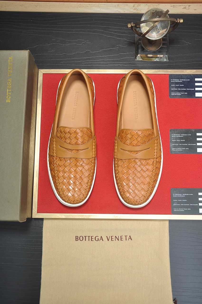 NO:556787,[Botteg Venetta (BV)] (Full cowhide lining) Exclusive new model Official website new model The upper is made of top-quality calfskin. Delicate touch and flowing luxurious texture. Tailored for refined men to create a noble aura. Detailed and regular Mark hand-stitching. Smooth lines. Full cowhide lining. Comfortable to wash sweat. 38-44,,bottega veneta,bottega veneta,cowhide19860909【Botteg Venetta(BV)】（全牛皮内里）独家新款 官网新款 鞋面以上乘的顶级小牛皮制作 细腻的手感 流淌奢华的质感 为精致男士量身制作 铸就高贵气场 细致规整的马克手工缝线 流畅的线条 全牛内里 洗汗舒适 38-44,,bottega veneta,bottega veneta,cowhide,Men's shoes