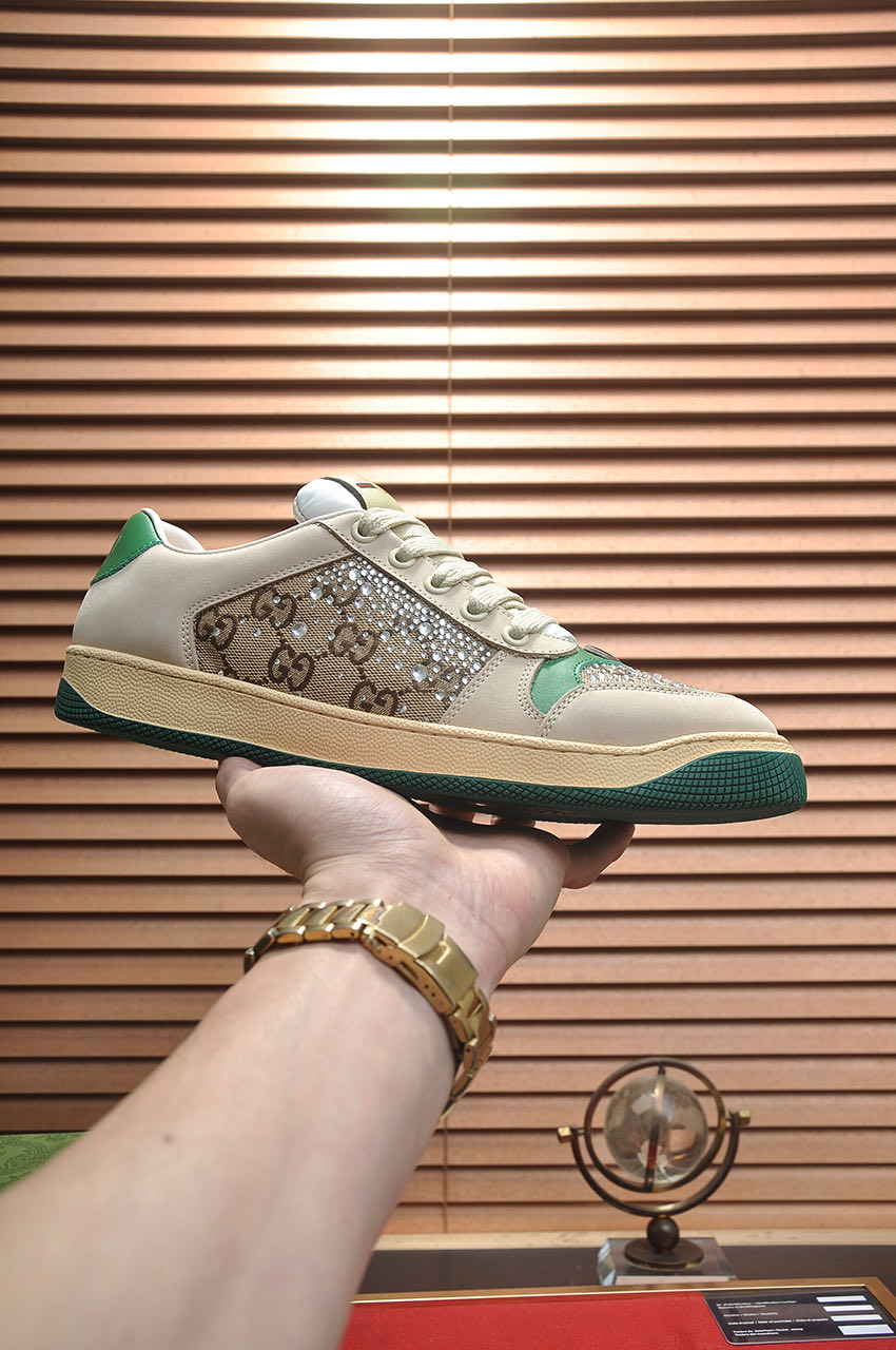 NO:274245,[GUCCI Guqi] High-end new limited-edition couple's small dirty shoes!  The materials are all customized, super beautiful, imported electric embroidery technology, please see the details clearly and identify the quality, and the exclusive mold opening bottom. Please compare it with high quality at will!  Brand new packaging upgrade!  Size female 35/40 male 38/44 (45 can be customized), gucci19860909【GUCCI 古奇】高端新款限定款情侣小脏鞋！材料均为定制,超级好看,进口电绣工艺,请各位看清细节认准品质,独家开模大底,高品质请随意对比！全新包装升级！ Size女35/40 男38/44（45可订做）,,gucci,Men's shoes