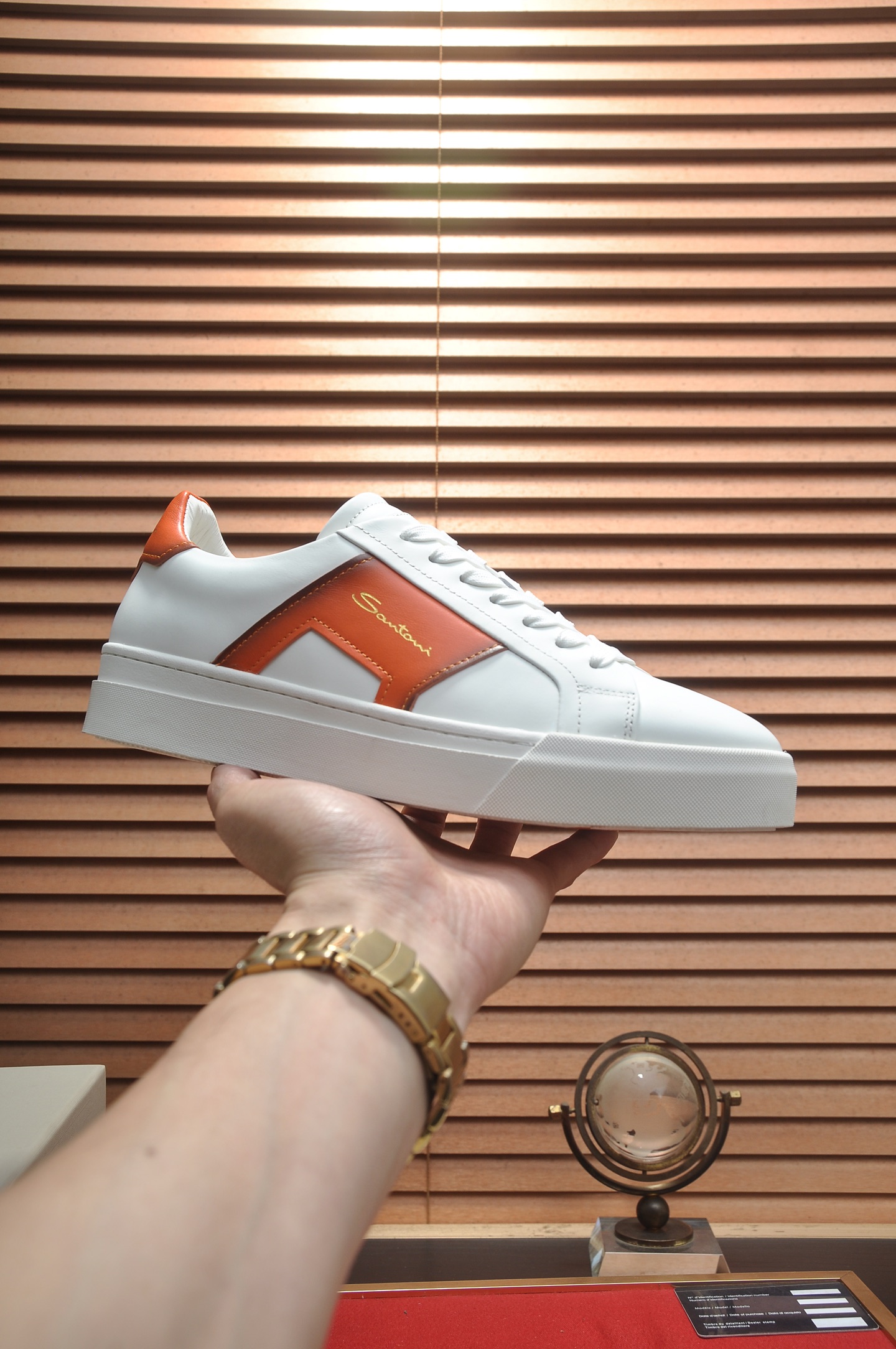 NO:620174,[Santoni] European Santoni/new sports and casual shoes, the original version is online simultaneously at the counter. 1:1 original shoe development, very comfortable on the foot, fine workmanship. The upper is made of first-layer cowhide, with the brand logo on the side, the original soft rubber outsole, casual fashion, high-end quality, size 38-45, (45 can be customized),,cowhide19860909【圣东尼】欧洲Santoni/新款运动休闲鞋 专柜同步上线原版本 1:1原鞋鞋开发,上脚非常舒适 做工精细 鞋面由头层牛皮制成,侧边饰有品牌logo标志 ,原板柔软橡胶大底,休闲时尚,高端品质,码数38-45,(45可定做),,cowhide,Men's shoes