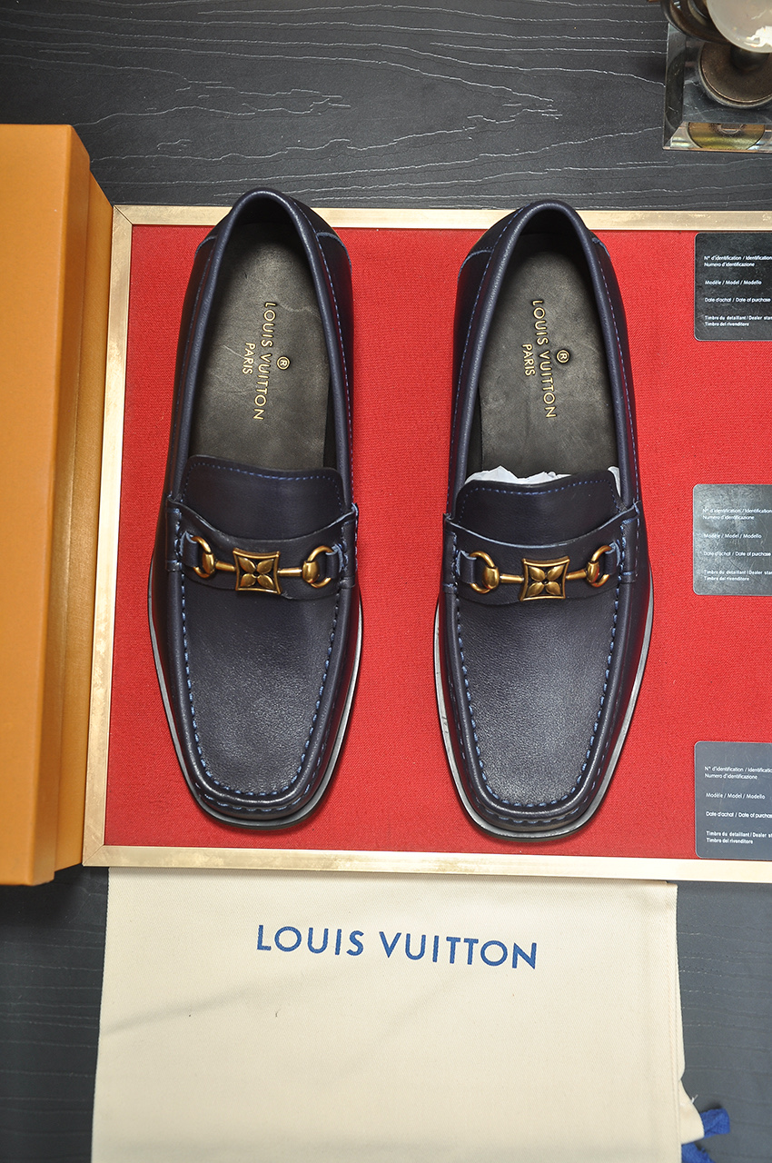 NO:780142,[LV] (original single cowhide lining) LV's latest genuine leather business suit shoes are on the official website at the same time. They are imported from Italy and are made of first-layer cowhide with heavy gold. The official website has a 1:1 rubber outsole. It is versatile, high-end without losing class, and the color matching is extraordinary. This four-season style is charming and shows off the big-name temperament when worn on the feet. Standard size 38-45 (45 custom-made), louis vuitton, business suit, cowhide19860909【LV】（原单牛皮内里）LV最新真皮商务西装鞋官网同步上市,意大利进口 头层牛皮一比一重金打造,官网1:1橡胶大底.穿着百搭,高档不失档次,彩色搭配气度不凡.此款四季款,穿在脚上魅力四射尽显大牌气质.标准码38-45（45定做）,,louis vuitton,business suit,cowhide,Men's shoes