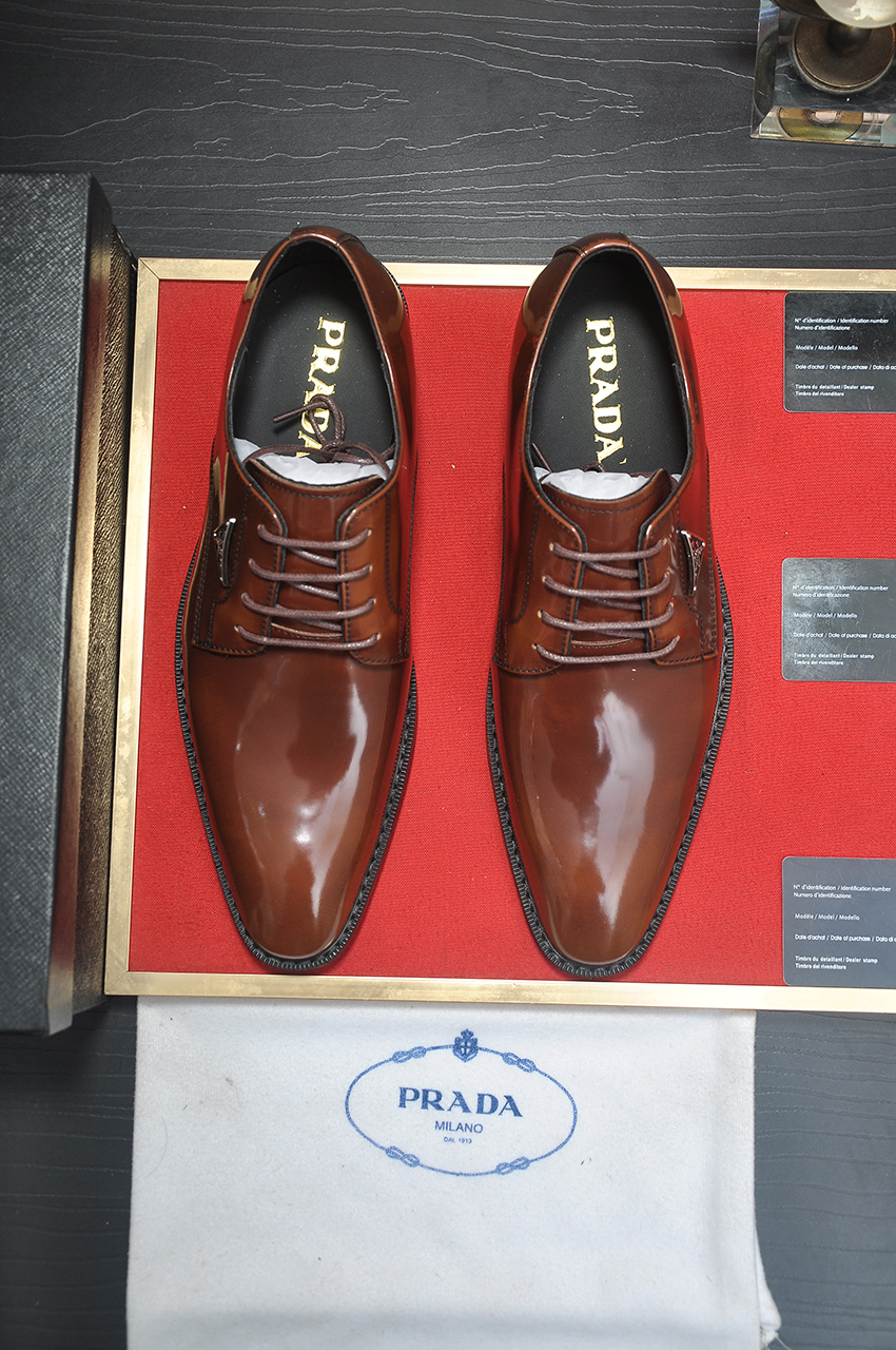 NO:273552,[Prada] (full high-end cowhide inner lining) The latest genuine leather business suit shoes are on the market simultaneously, imported from Italy, made of first layer cowhide one to one, 1:1 rubber sole on the official website. It is versatile, high-end and classy, ​​and the color combination is extraordinary. This four-season model is charming when worn on the feet and shows the temperament of the big brand. Standard code 38-45 (customized for 45), prada, business suit, cowhide19860909【普拉达】（全高端牛皮内里）最新真皮商务西装鞋官网同步上市,意大利进口 头层牛皮一比一重金打造,官网1:1橡胶大底.穿着百搭,高档不失档次,彩色搭配气度不凡.此款四季款,穿在脚上魅力四射尽显大牌气质.标准码38-45（45定做）,,prada,business suit,cowhide,Men's shoes