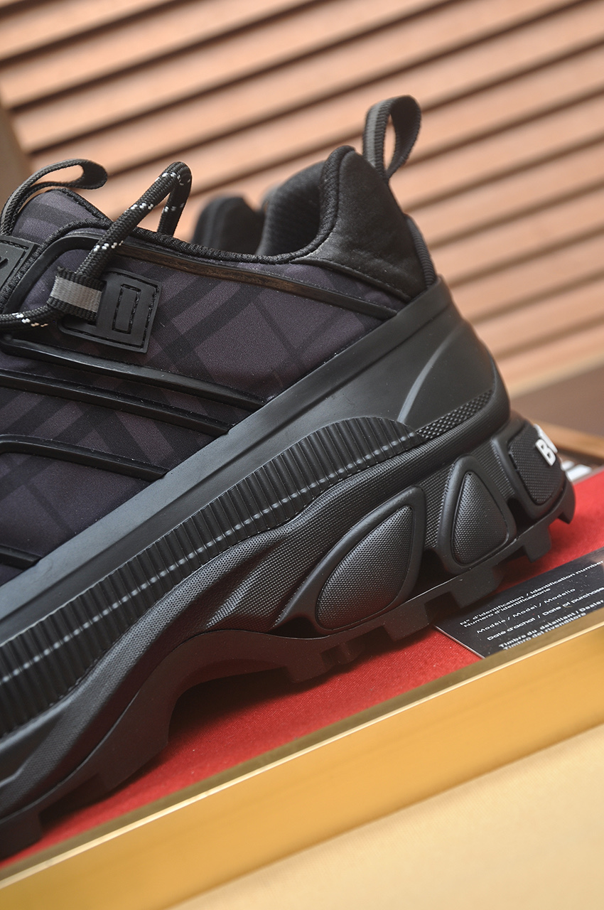 Burberry Classic Low-Top Sneakers in Black Check Leather, Size 38-44 10 i1742233884592 5297 0 8