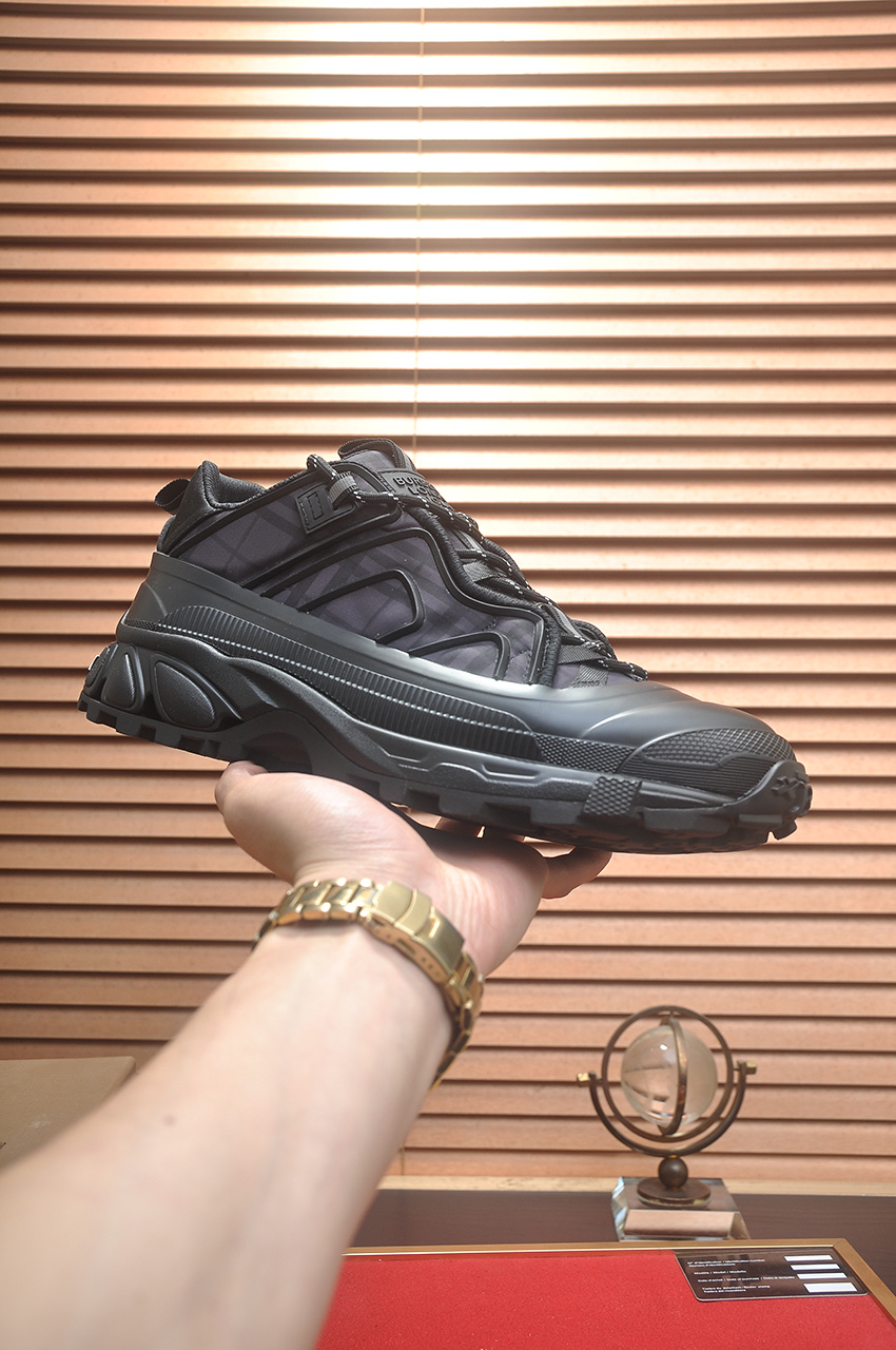 Burberry Classic Low-Top Sneakers in Black Check Leather, Size 38-44 2 i1742233884592 5998 0 0
