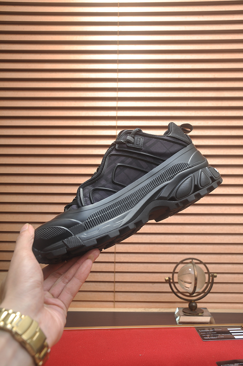 Burberry Classic Low-Top Sneakers in Black Check Leather, Size 38-44 6 i1742233884592 8082 0 4