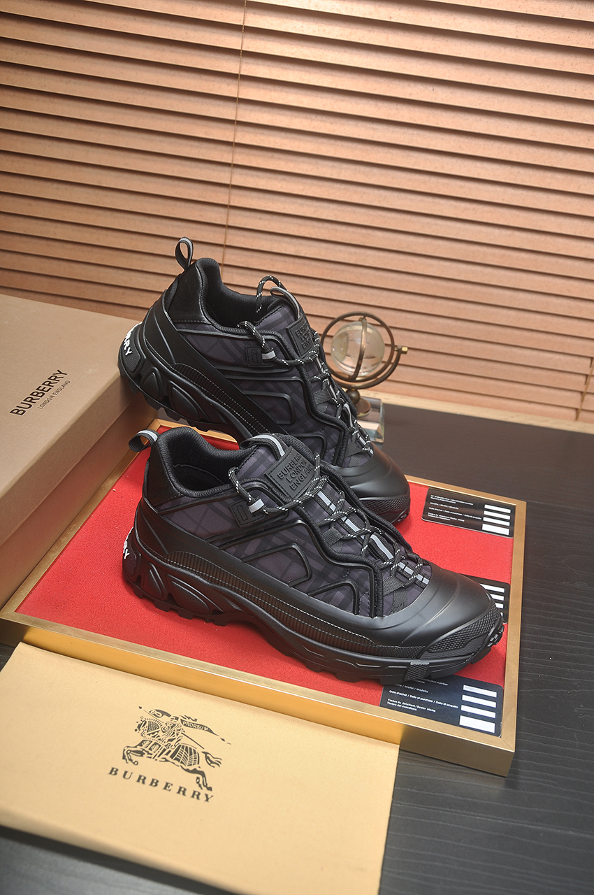 Burberry Classic Low-Top Sneakers in Black Check Leather, Size 38-44 7 i1742233884592 8489 0 5