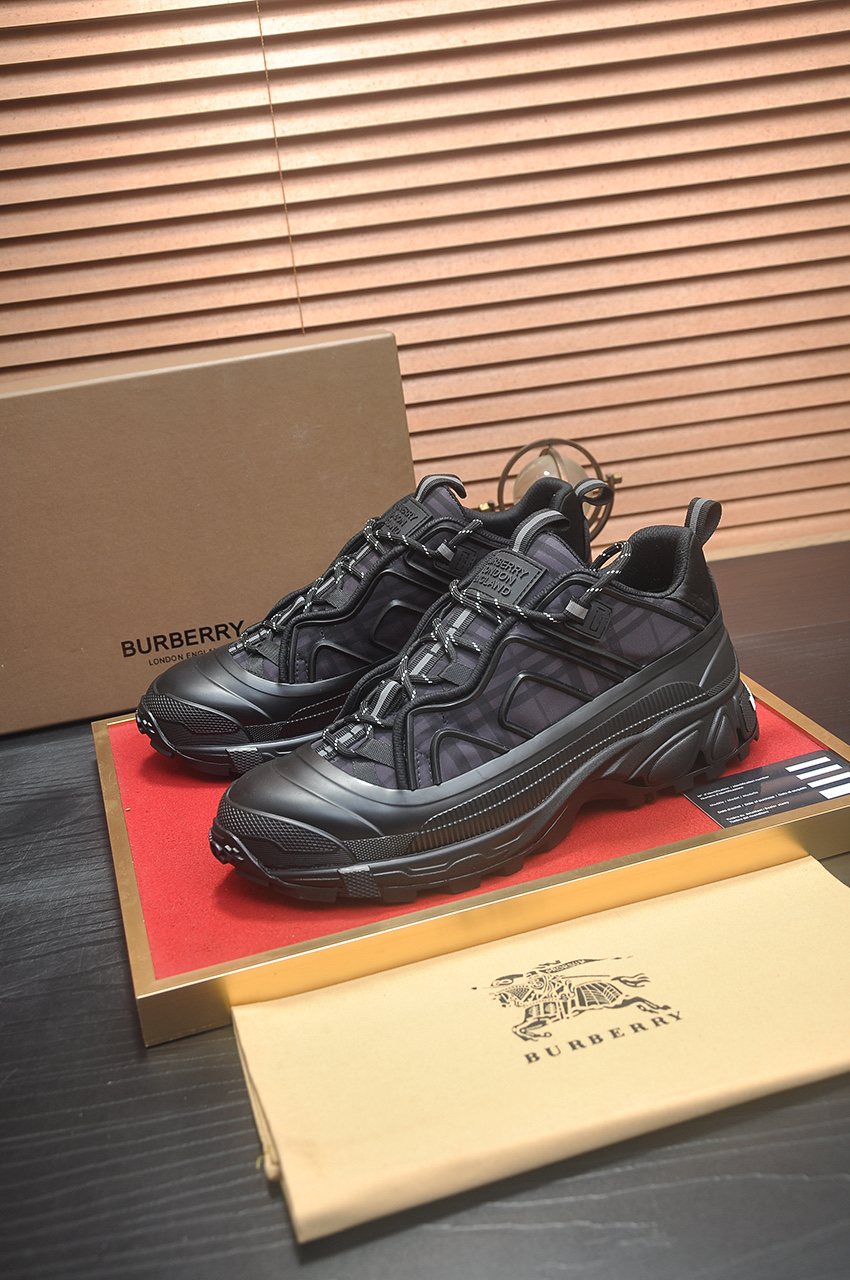 Burberry Classic Low-Top Sneakers in Black Check Leather, Size 38-44 5 i1742233884592 9019 0 3