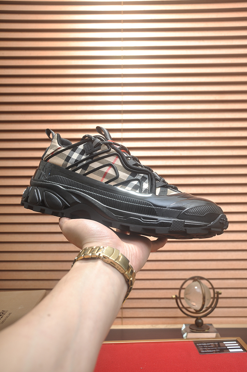 Burberry Low-Top Sneakers in Signature Check with Leather Lining, Size 38-44