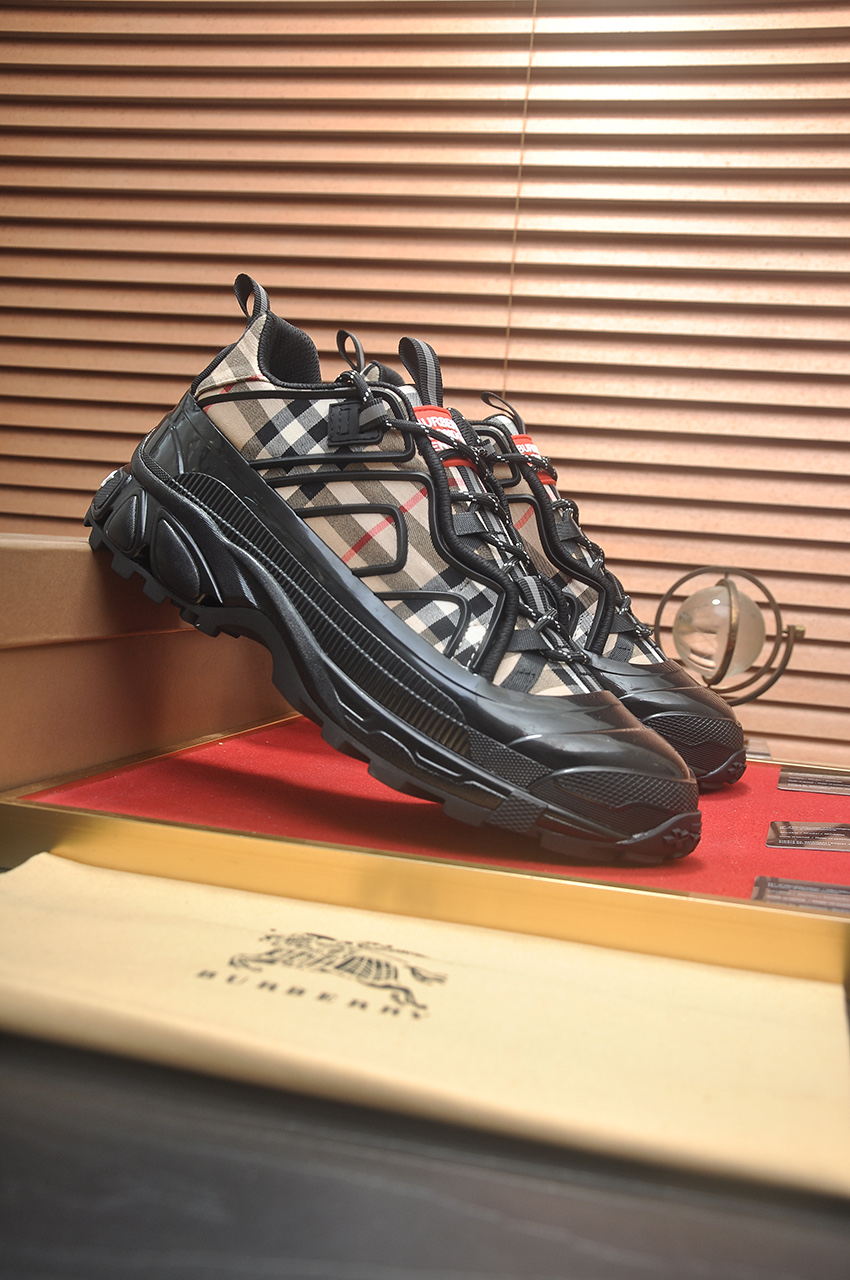 Burberry Low-Top Sneakers in Signature Check with Leather Lining, Size 38-44 4 i1742233907796 2916 0 2