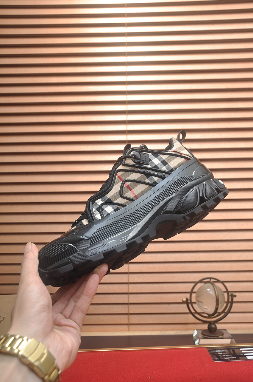 Burberry Low-Top Sneakers in Signature Check with Leather Lining, Size 38-44 6 i1742233907806 4438 0 4