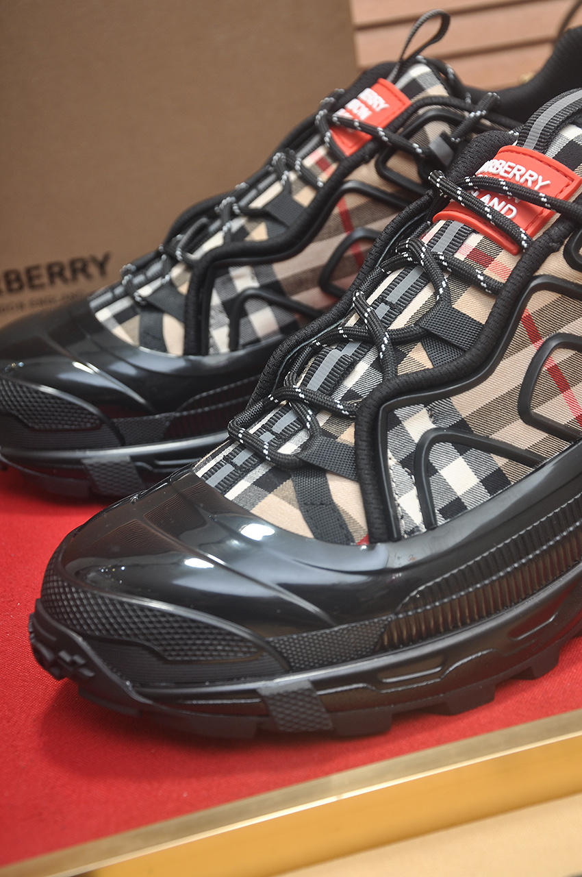 Burberry Low-Top Sneakers in Signature Check with Leather Lining, Size 38-44 9 i1742233907836 1944 0 7