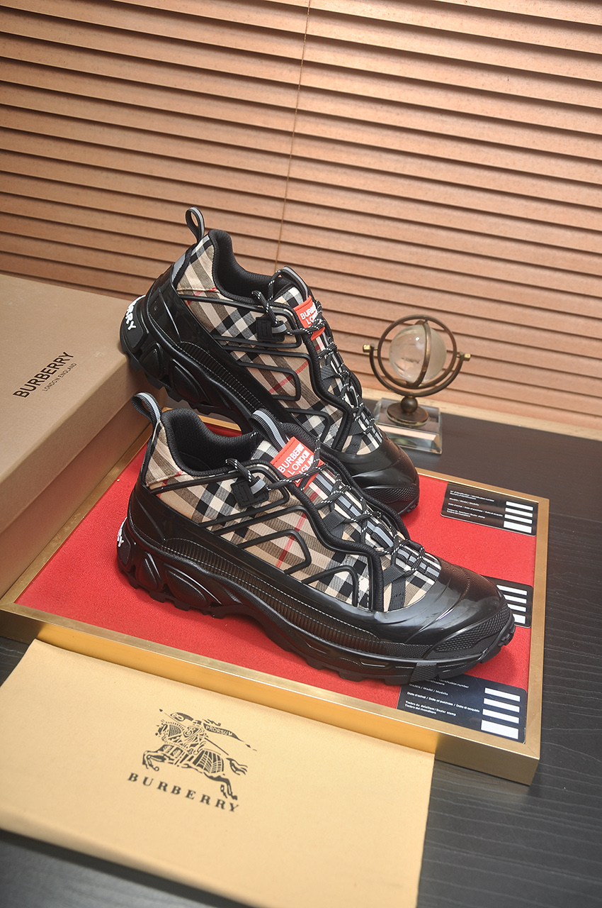 Burberry Low-Top Sneakers in Signature Check with Leather Lining, Size 38-44 7 i1742233908459 7263 0 5