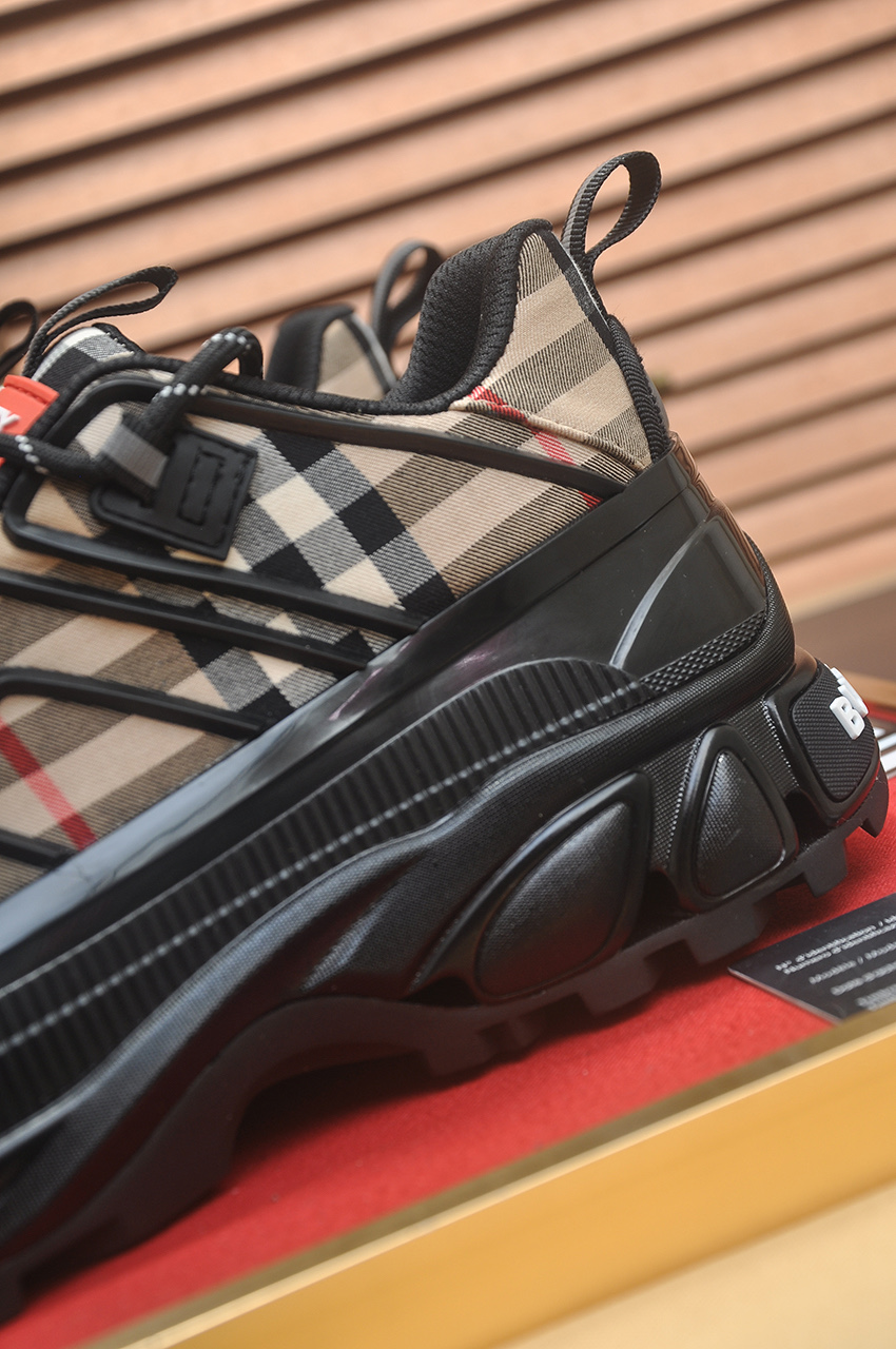 Burberry Low-Top Sneakers in Signature Check with Leather Lining, Size 38-44 10 i1742233908459 7391 0 8