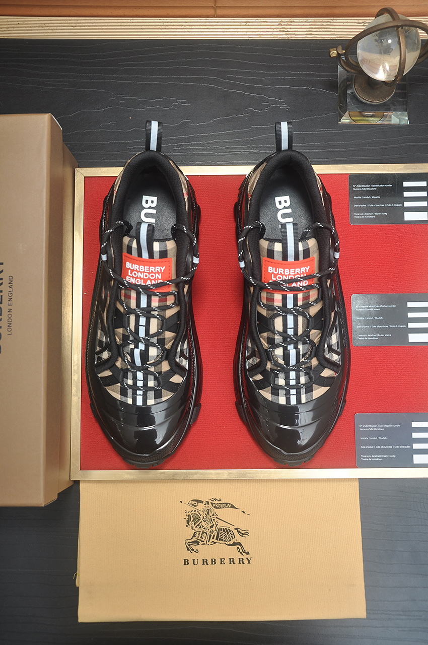 Burberry Low-Top Sneakers in Signature Check with Leather Lining, Size 38-44 3 i1742233908468 7500 0 1