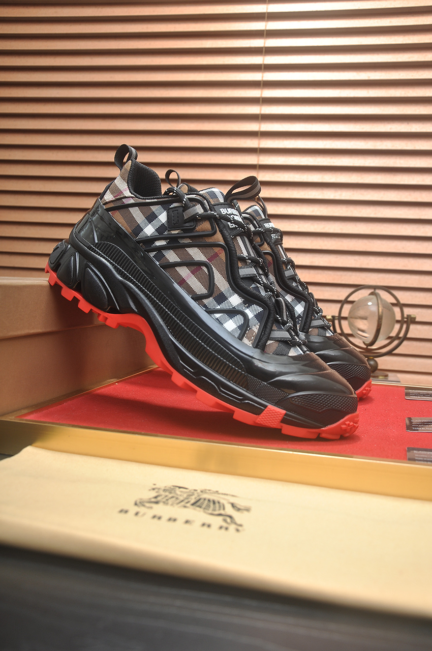 Burberry Low-Top Sneakers in Classic Check with Leather Lining, Size 38-44 4 i1742233945325 8161 0 2