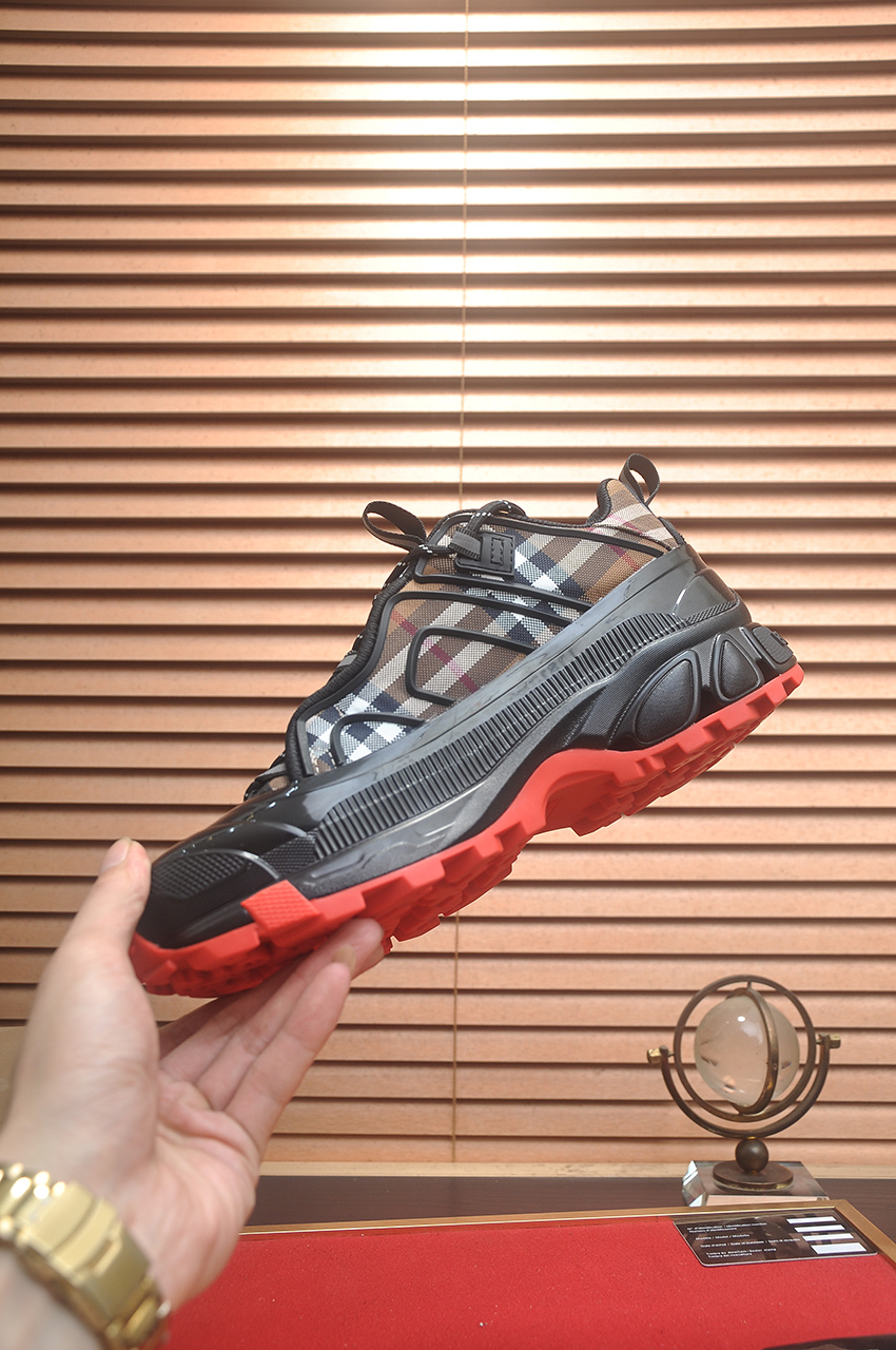 Burberry Low-Top Sneakers in Classic Check with Leather Lining, Size 38-44 6 i1742233945359 7915 0 4