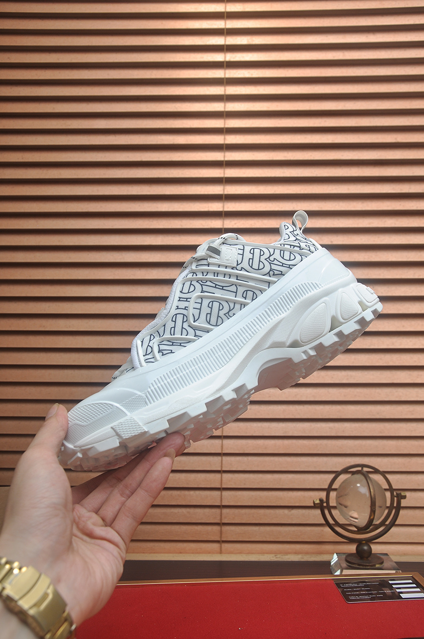 Burberry Classic Low-Top Sneakers in Signature Checkered Pattern, Sizes 38-44 6 i1742233960687 9047 0 4