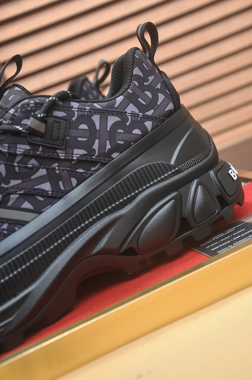 Burberry Low-Top Sneakers in Classic Check,Premium Leather Lining,Comfort Fit 10 i1742233979027 3657 0 8