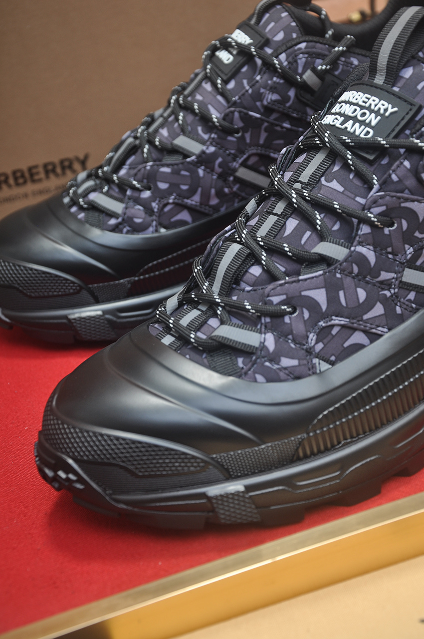 Burberry Low-Top Sneakers in Classic Check,Premium Leather Lining,Comfort Fit 9 i1742233979649 9949 0 7