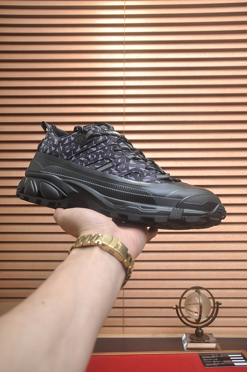 Burberry Low-Top Sneakers in Classic Check,Premium Leather Lining,Comfort Fit