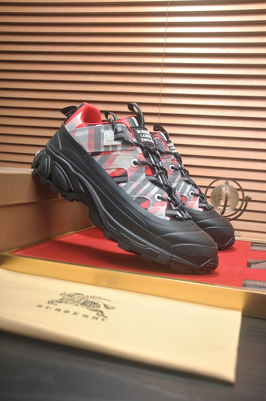 Burberry Low-Top Sneakers in Classic Check, Leather Lined, Size 38-44 4 i1742233999402 9647 0 2