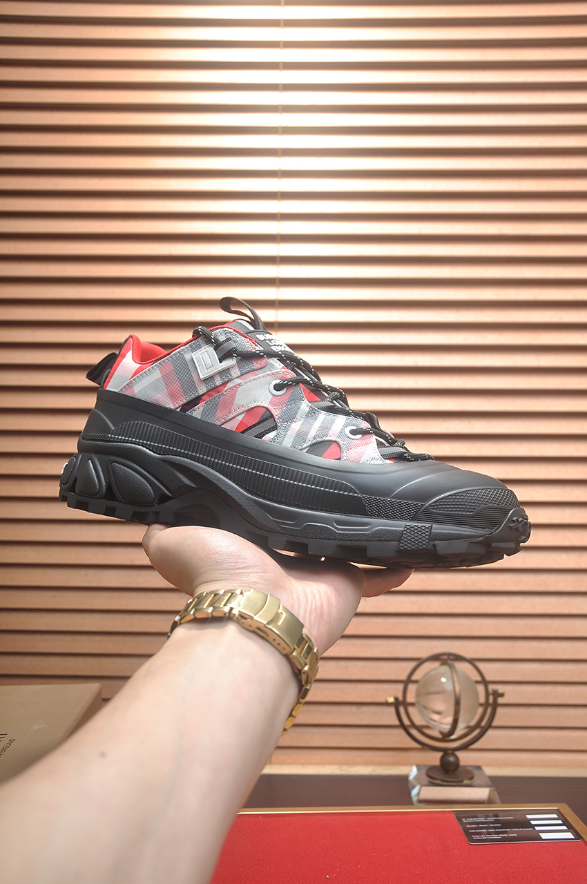 Burberry Low-Top Sneakers in Classic Check, Leather Lined, Size 38-44 2 i1742233999932 8972 0 0